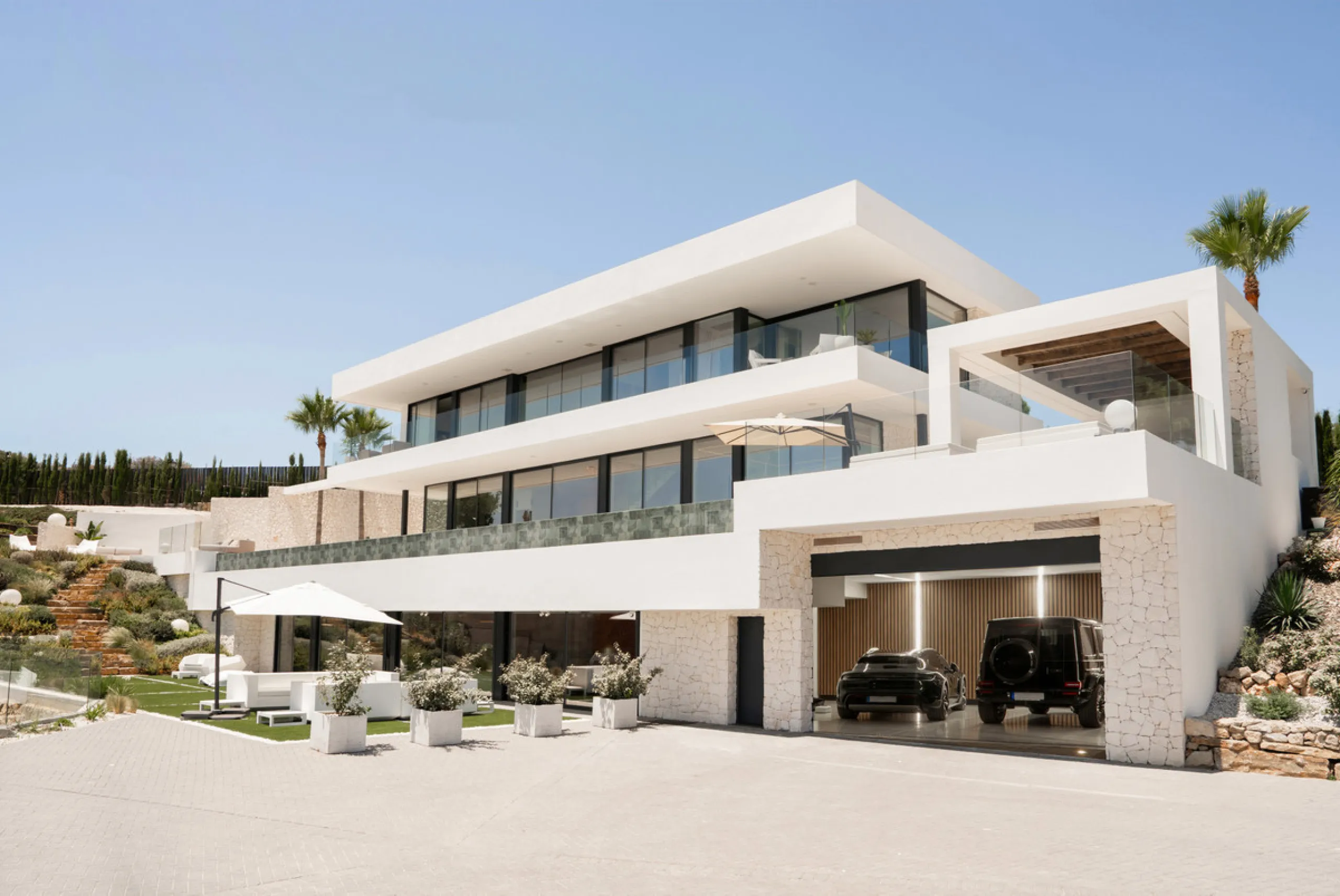 House - Detached Villa в продаже в Benahavís, Málaga. В доме 4 спален и 7 ванных комнат. Площадь дома 1847 м². Площадь участка 2068 м²