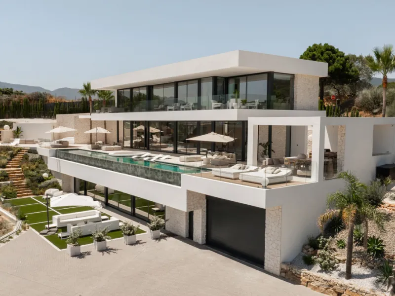 House - Detached Villa в продаже в Benahavís, Málaga. В доме 4 спален и 7 ванных комнат. Площадь дома 1847 м². Площадь участка 2068 м²
