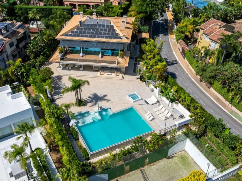 Spectacular 8-Bedroom Villa in Bahia de Marbella, Los Monteros