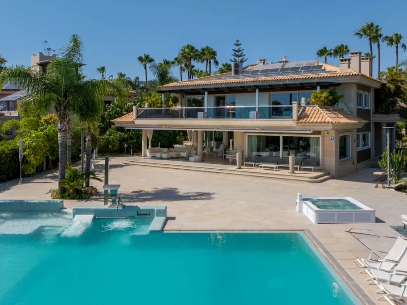 Spectacular 8-Bedroom Villa in Bahia de Marbella, Los Monteros