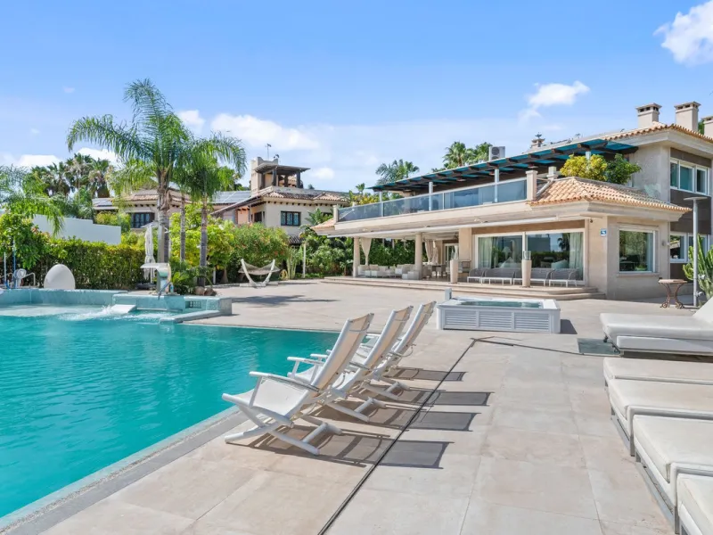 Spectacular 8-Bedroom Villa in Bahia de Marbella, Los Monteros