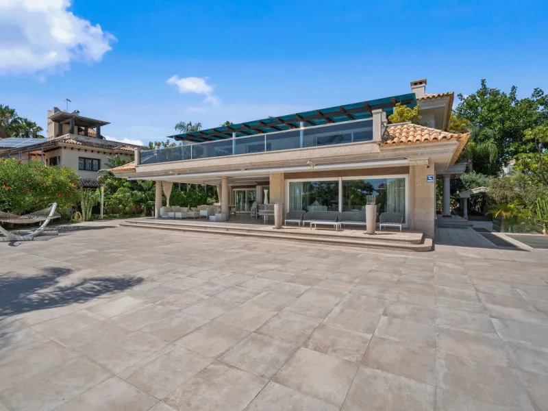 Spectacular 8-Bedroom Villa in Bahia de Marbella, Los Monteros