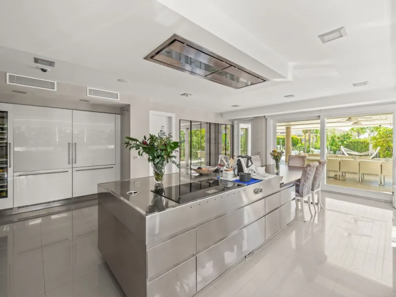 Spectacular 8-Bedroom Villa in Bahia de Marbella, Los Monteros