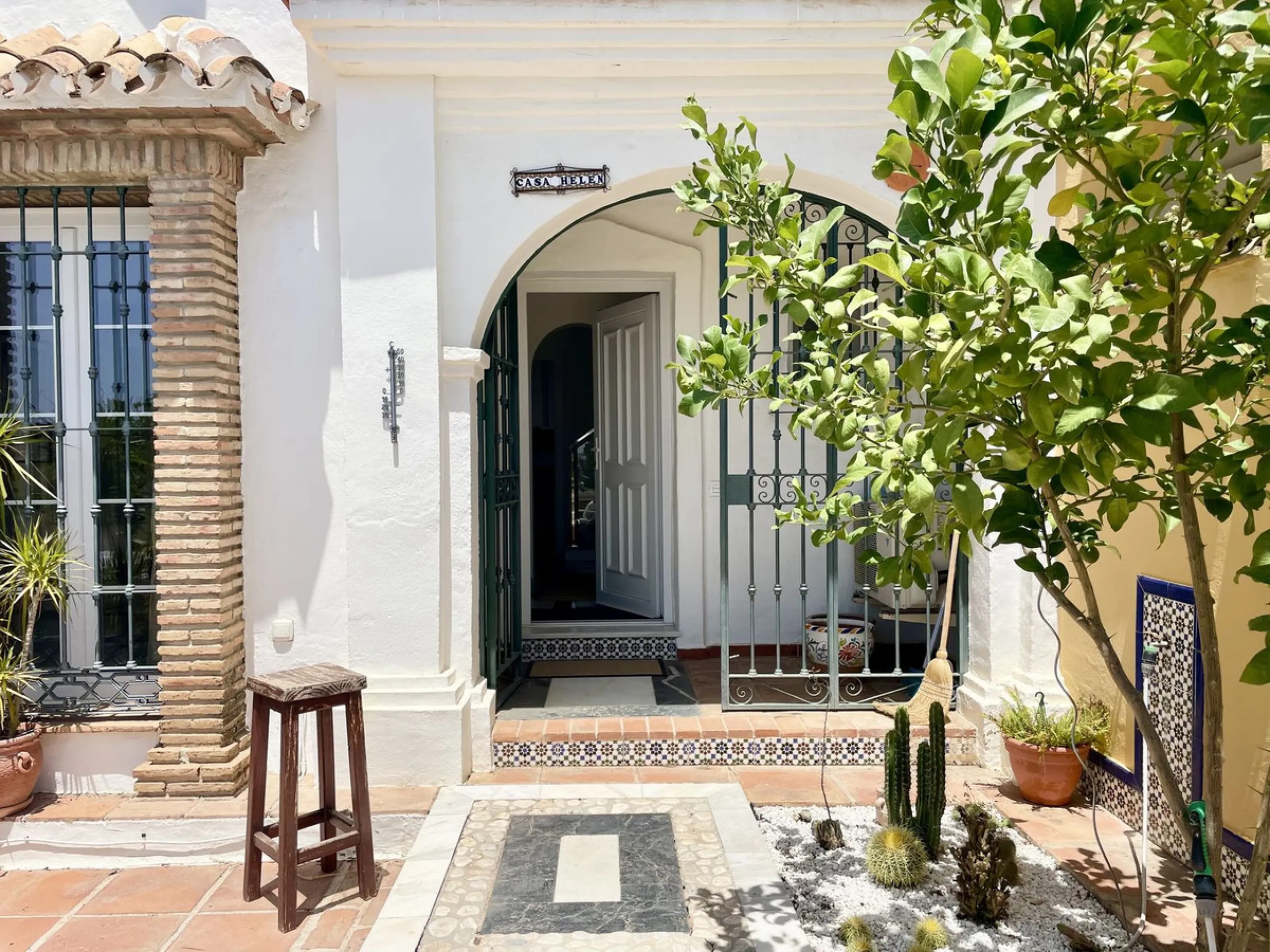 Charming Townhouse in the Idyllic Puebla Aida Community!