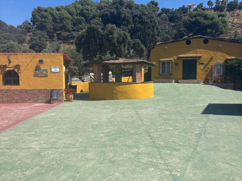 Farm with many possibilities of 15 hectares in Coin near Monda, it has a bullring, farmhouse, celebration halls