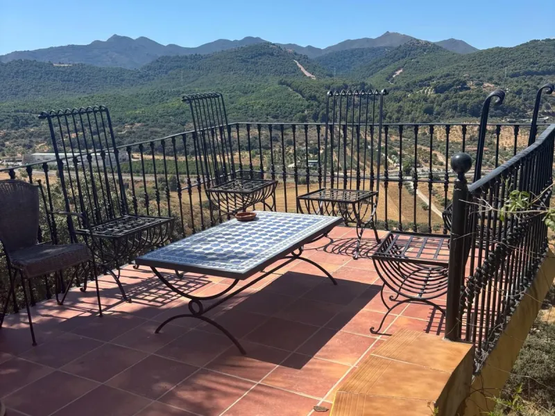 Farm with many possibilities of 15 hectares in Coin near Monda, it has a bullring, farmhouse, celebration halls