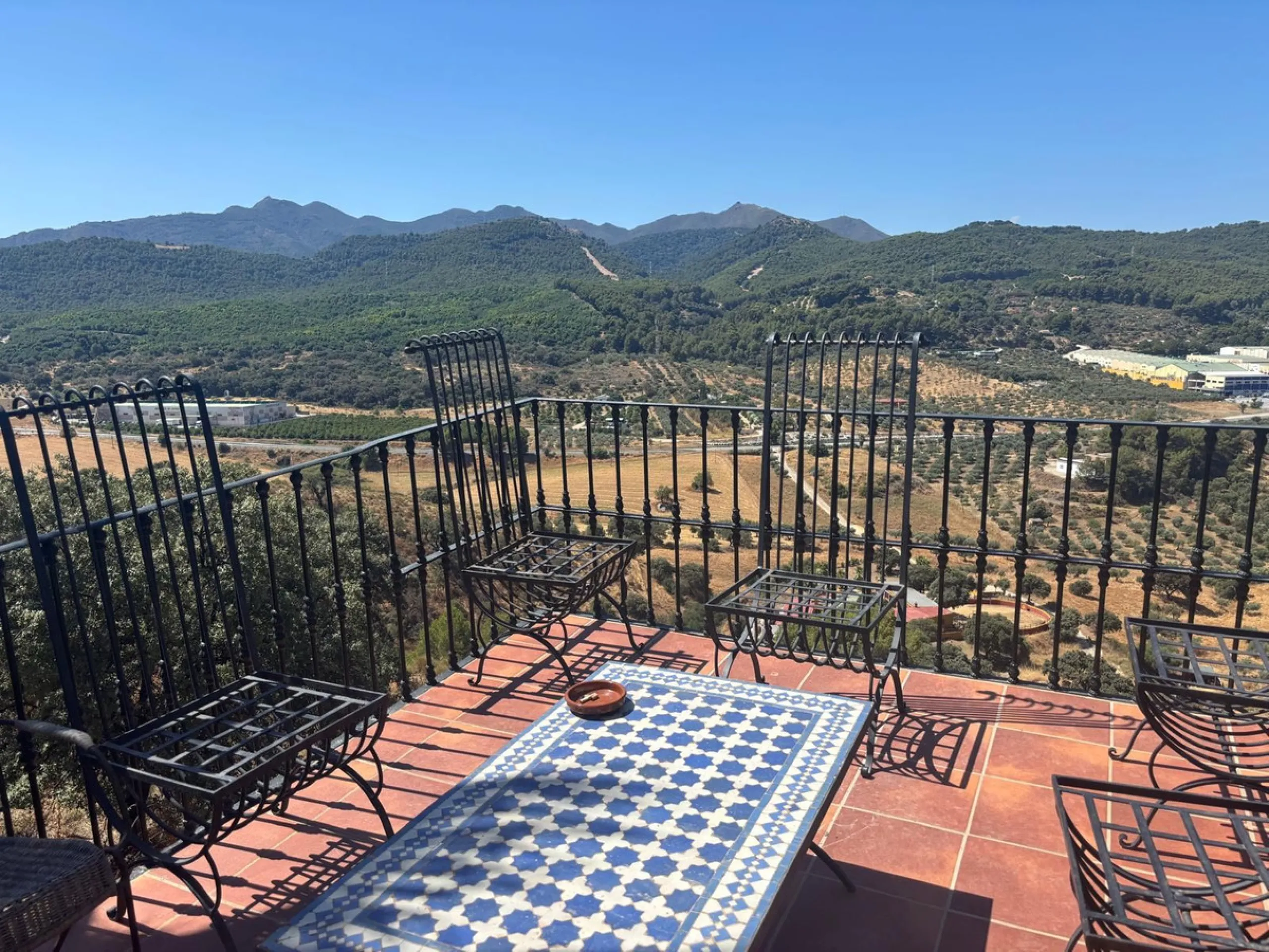 Farm with many possibilities of 15 hectares in Coin near Monda, it has a bullring, farmhouse, celebration halls