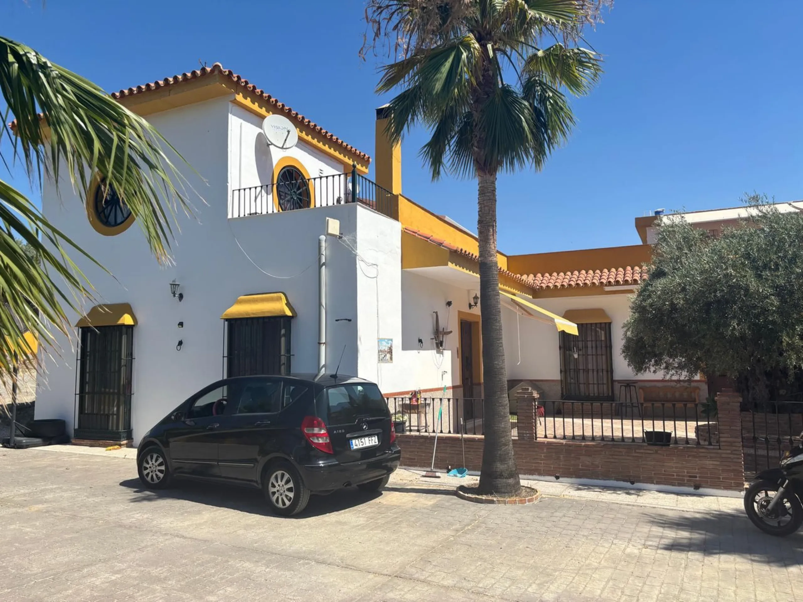 Farm with many possibilities of 15 hectares in Coin near Monda, it has a bullring, farmhouse, celebration halls