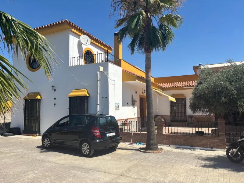 Farm with many possibilities of 15 hectares in Coin near Monda, it has a bullring, farmhouse, celebration halls