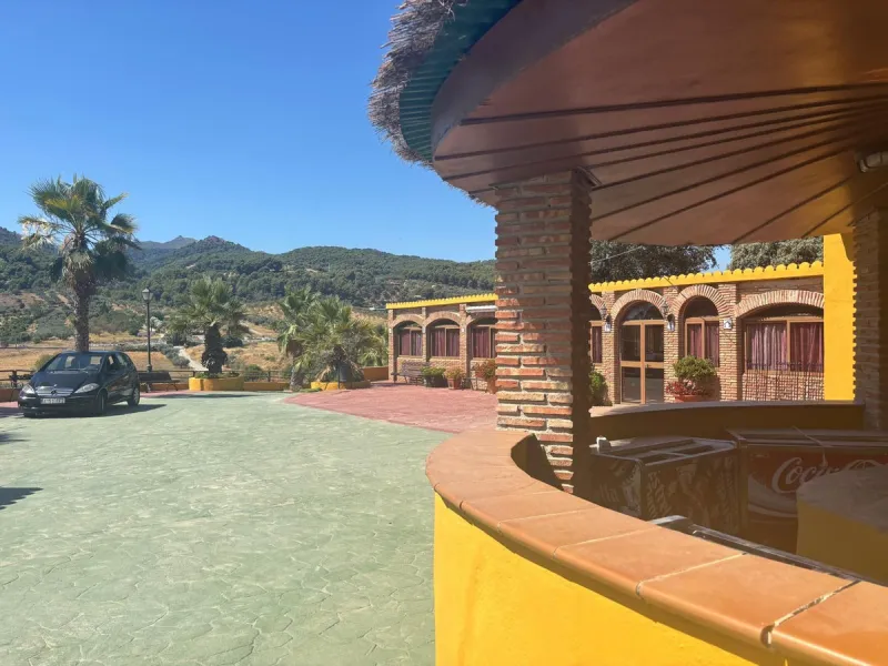 Farm with many possibilities of 15 hectares in Coin near Monda, it has a bullring, farmhouse, celebration halls
