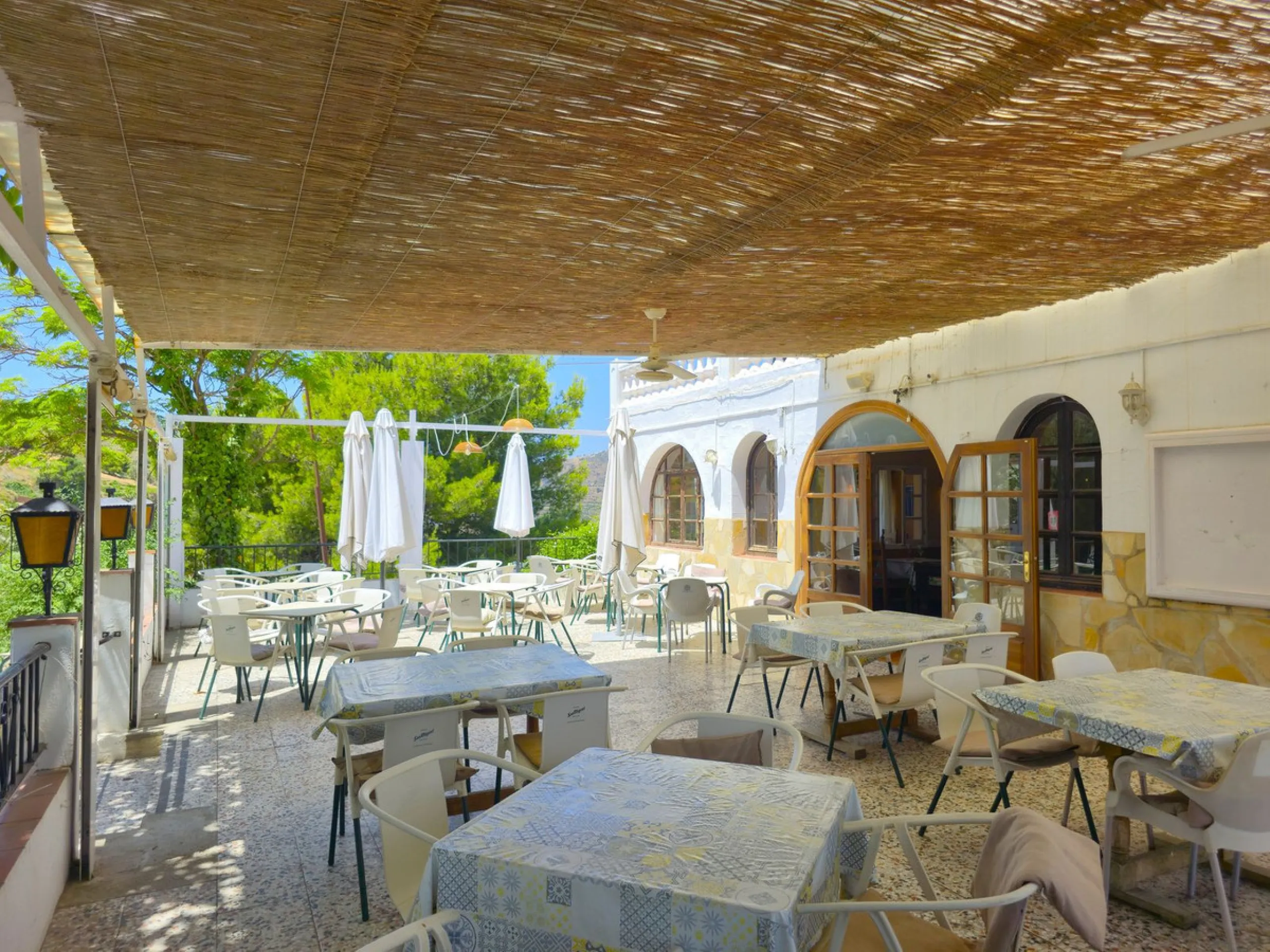 Superb Business Opportunity –  Bar & Restaurant with Owner's Accommodation and Guest Apartment Between Cómpeta & Torrox