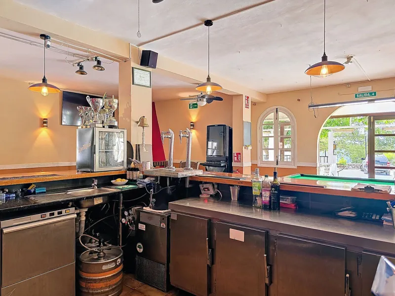 Superb Business Opportunity –  Bar & Restaurant with Owner's Accommodation and Guest Apartment Between Cómpeta & Torrox