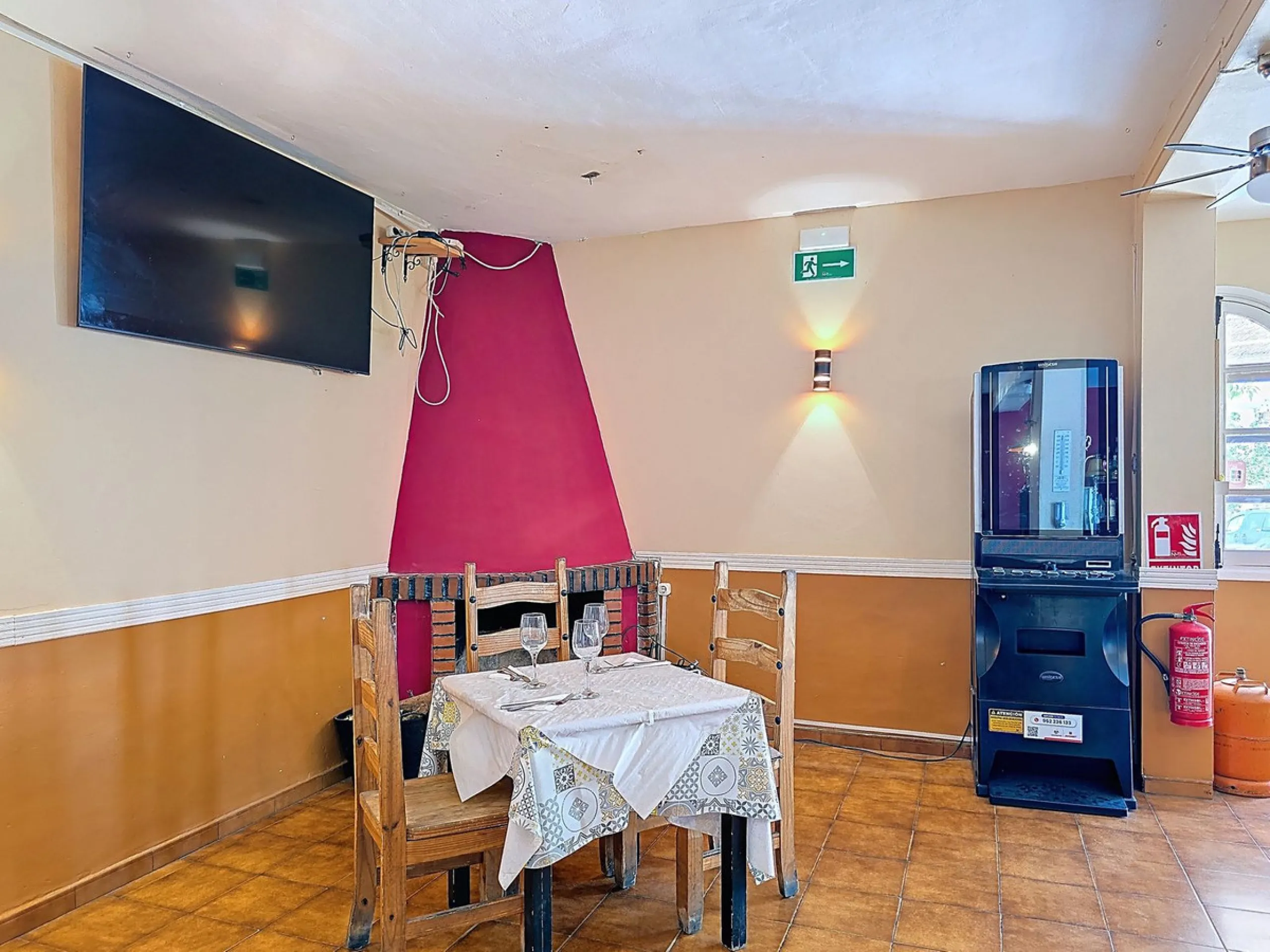 Superb Business Opportunity –  Bar & Restaurant with Owner's Accommodation and Guest Apartment Between Cómpeta & Torrox