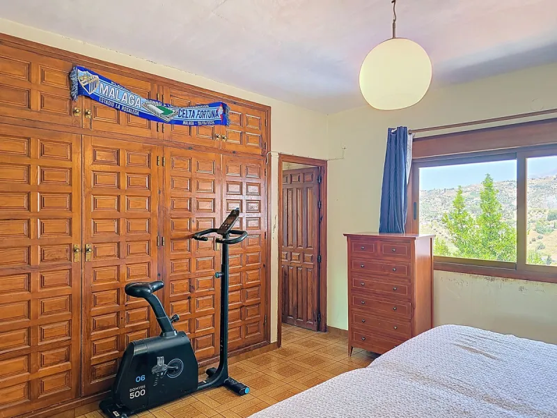 Superb Business Opportunity –  Bar & Restaurant with Owner's Accommodation and Guest Apartment Between Cómpeta & Torrox