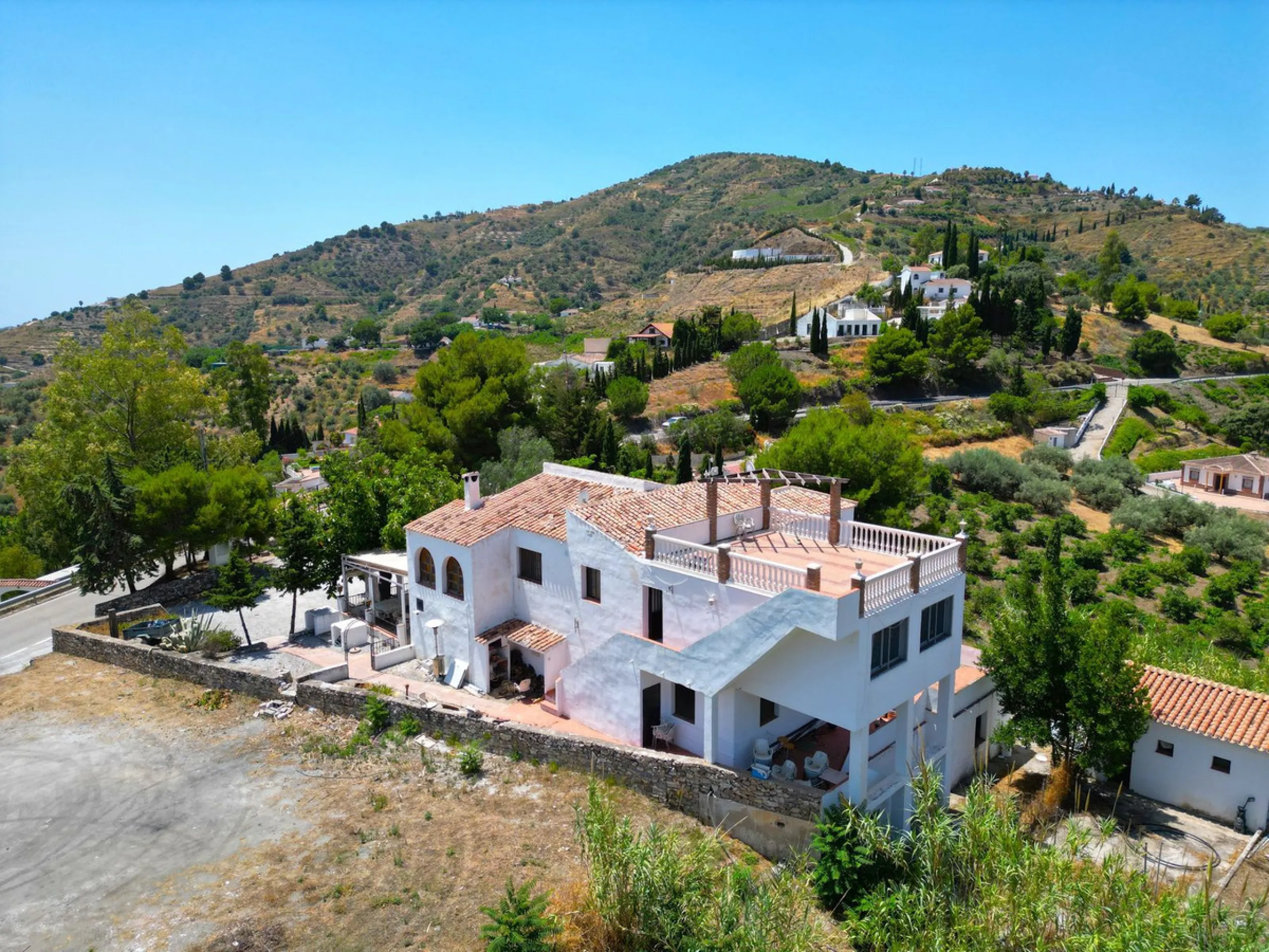 Superb Business Opportunity –  Bar & Restaurant with Owner's Accommodation and Guest Apartment Between Cómpeta & Torrox