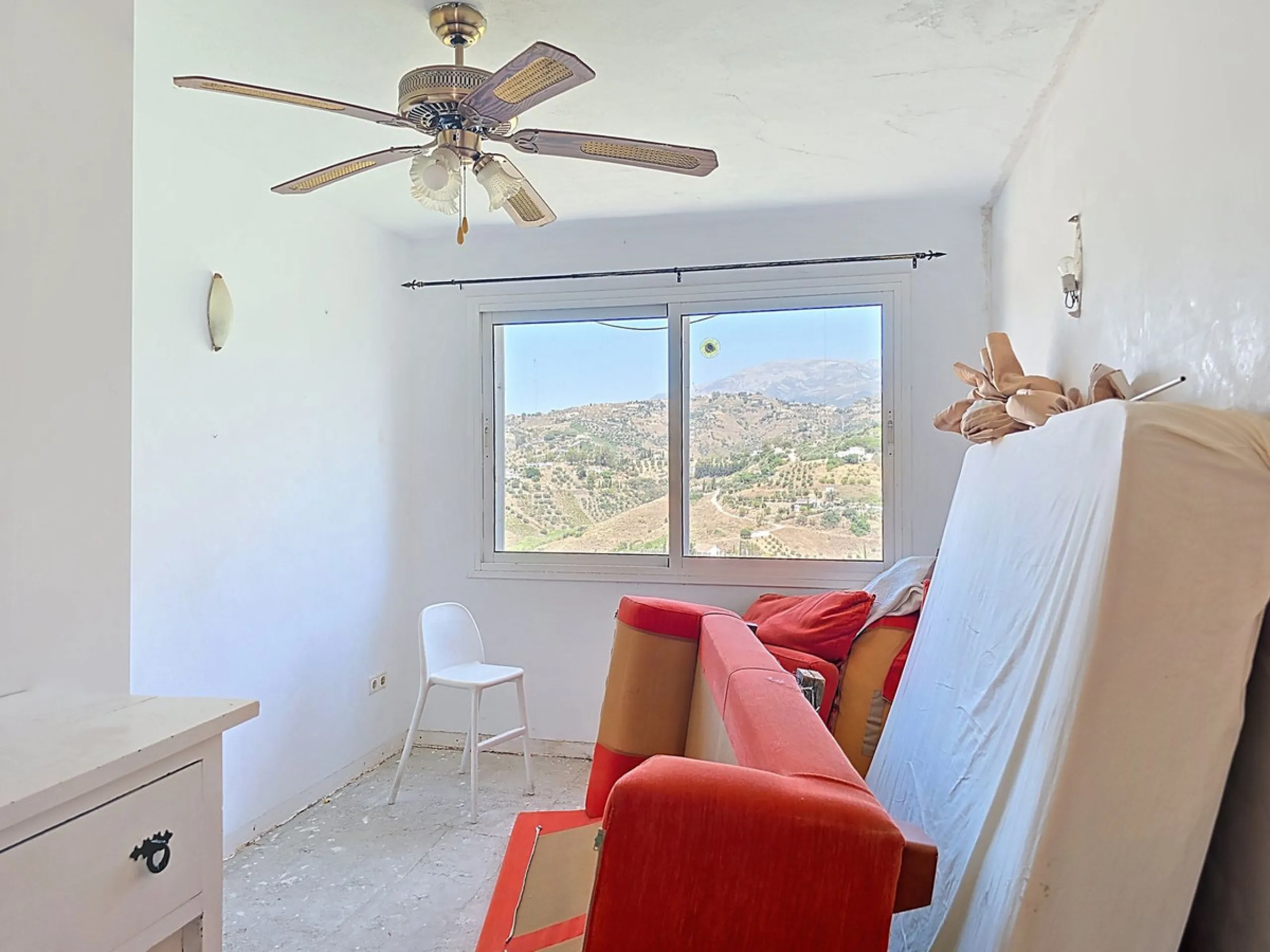 Superb Business Opportunity –  Bar & Restaurant with Owner's Accommodation and Guest Apartment Between Cómpeta & Torrox