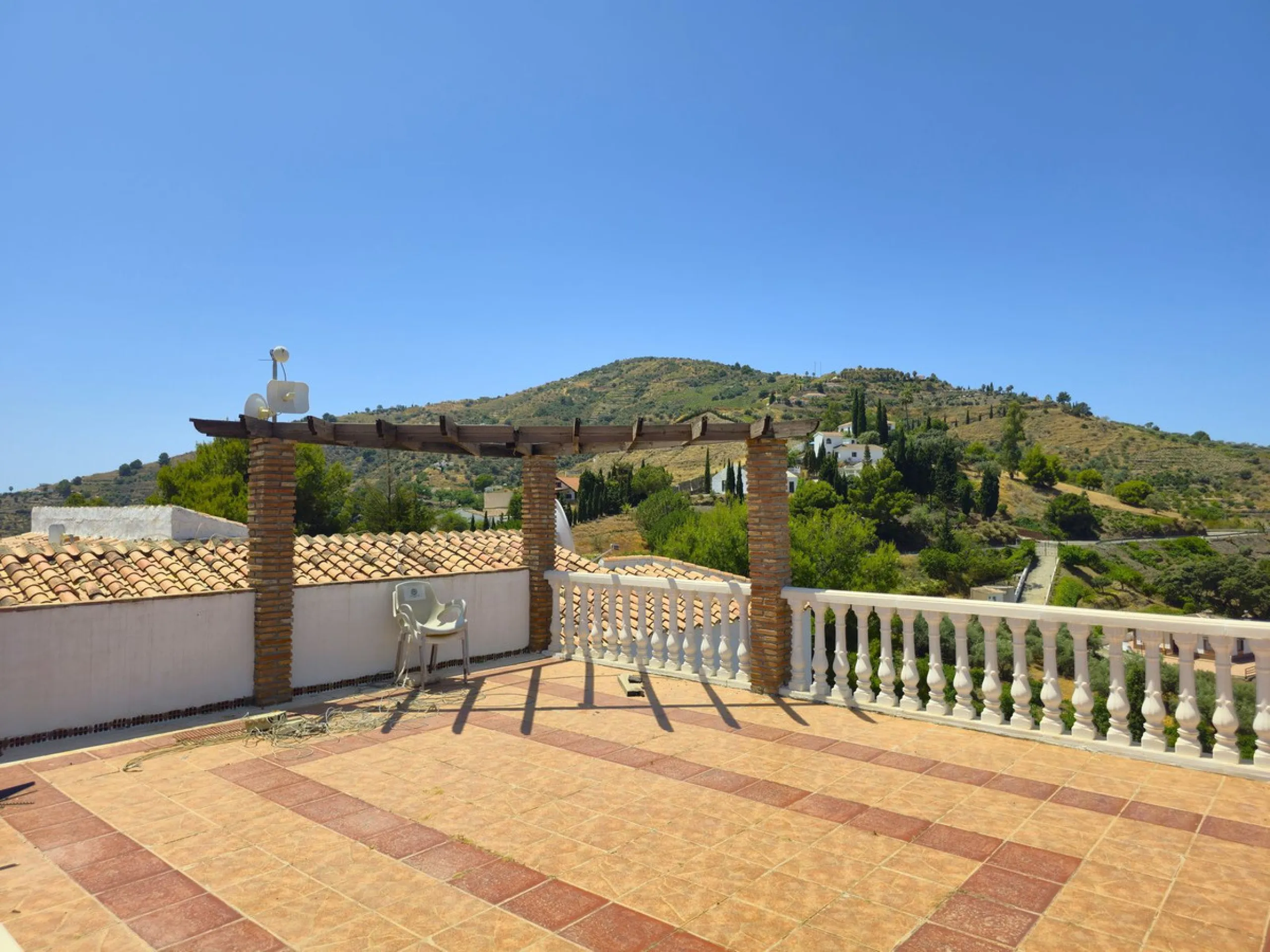 Superb Business Opportunity –  Bar & Restaurant with Owner's Accommodation and Guest Apartment Between Cómpeta & Torrox