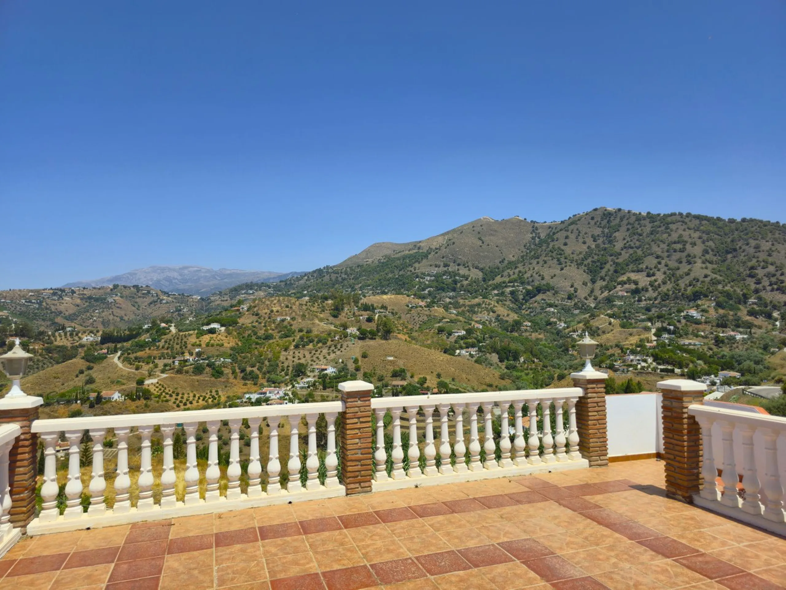 Superb Business Opportunity –  Bar & Restaurant with Owner's Accommodation and Guest Apartment Between Cómpeta & Torrox