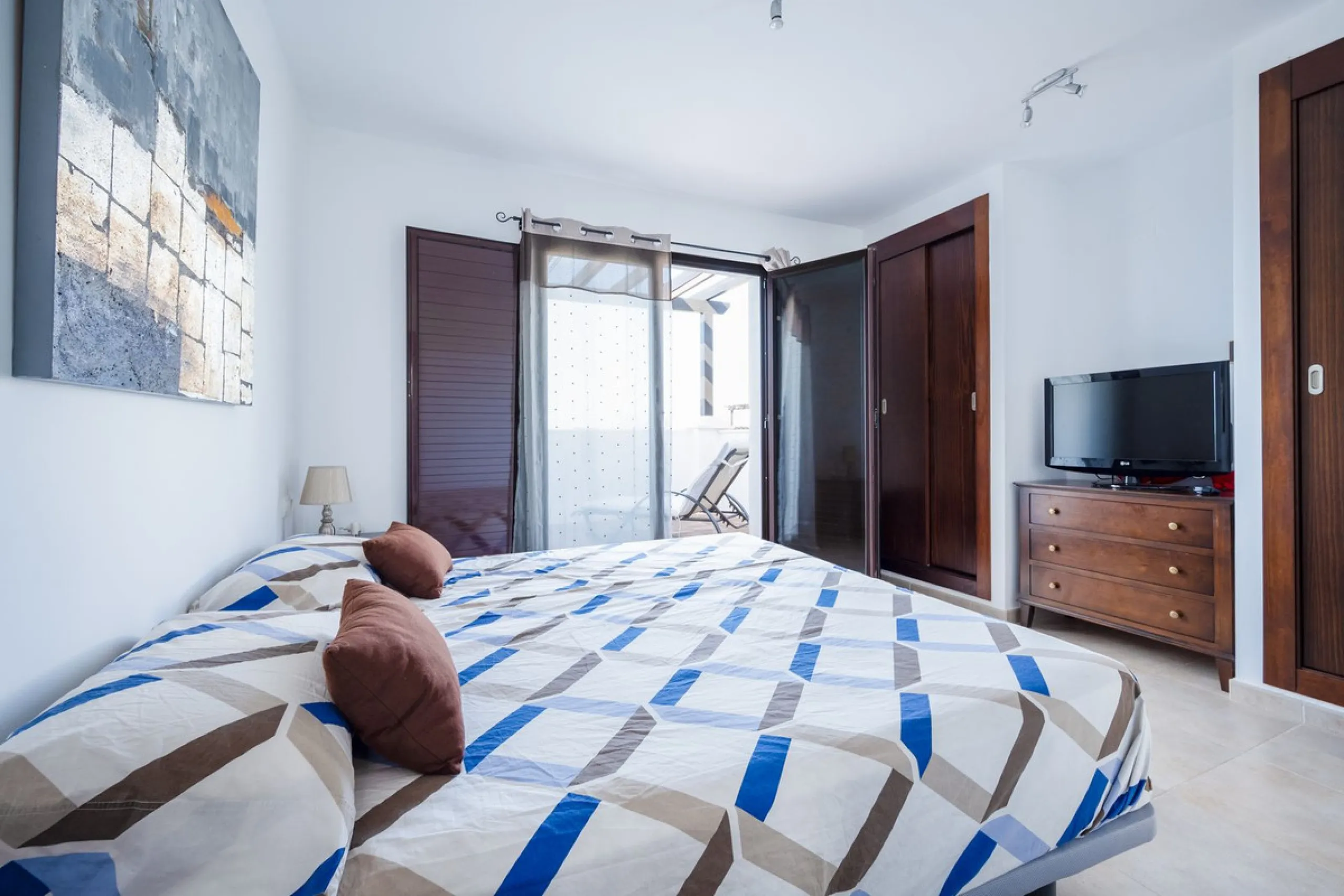 Discover this exquisite duplex penthouse nestled in a charming, white-washed Andalusian village-style urbanisation, found in the heart of Altos de Los Monteros, Marbella.