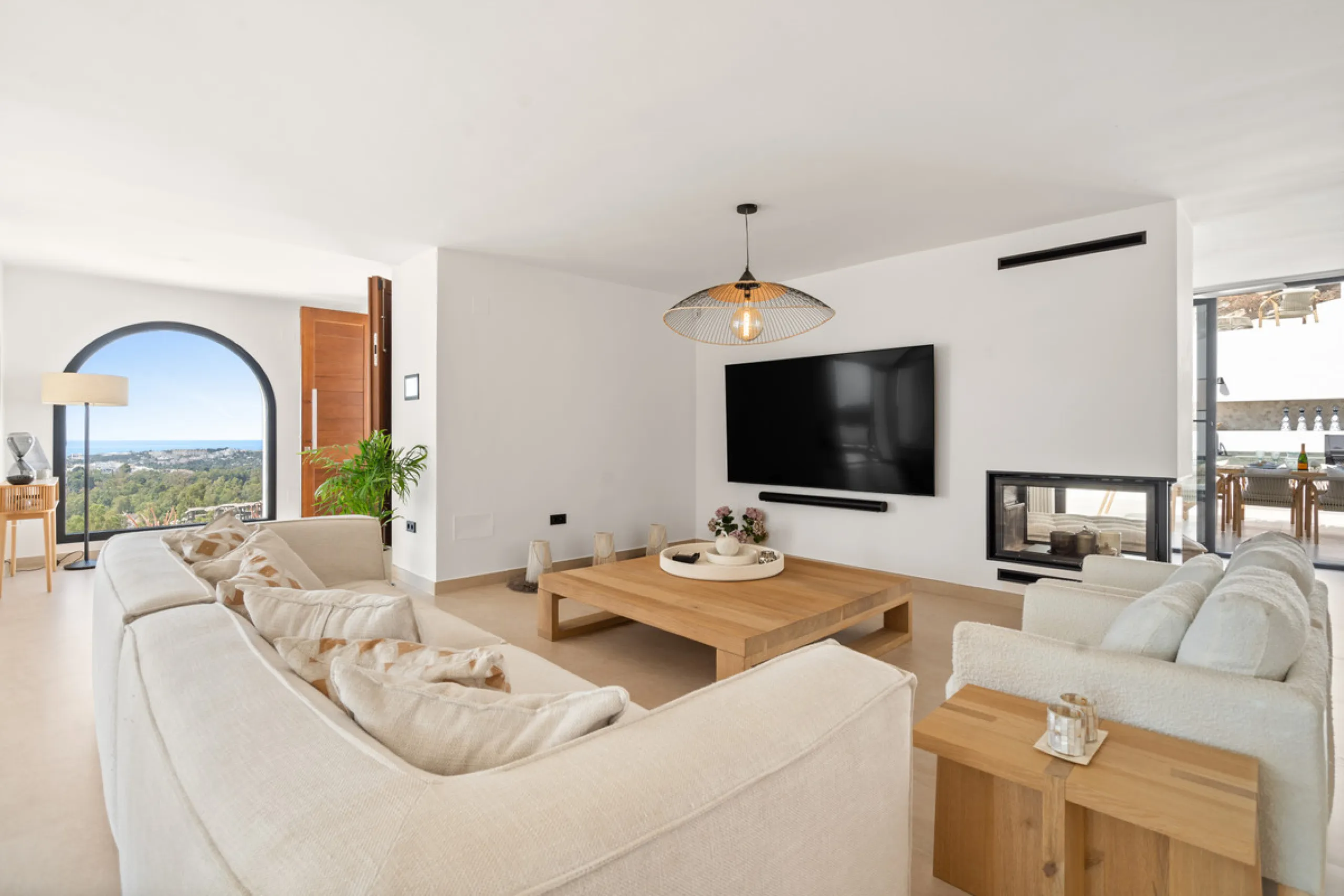 Located in one of Marbella's most sought-after residential areas, this five-bedroom, five-bathroom villa offers panoramic, frontal views of the Mediterranean Sea, La Concha mountain, and Puerto Banús. Positioned on a 1,950 m² plot, the property includes 4