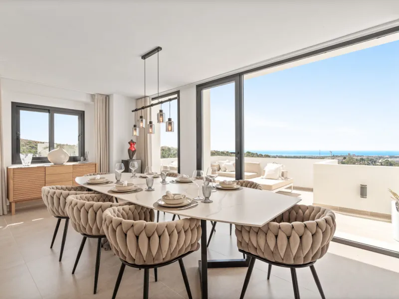 Located in one of Marbella's most sought-after residential areas, this five-bedroom, five-bathroom villa offers panoramic, frontal views of the Mediterranean Sea, La Concha mountain, and Puerto Banús. Positioned on a 1,950 m² plot, the property includes 4