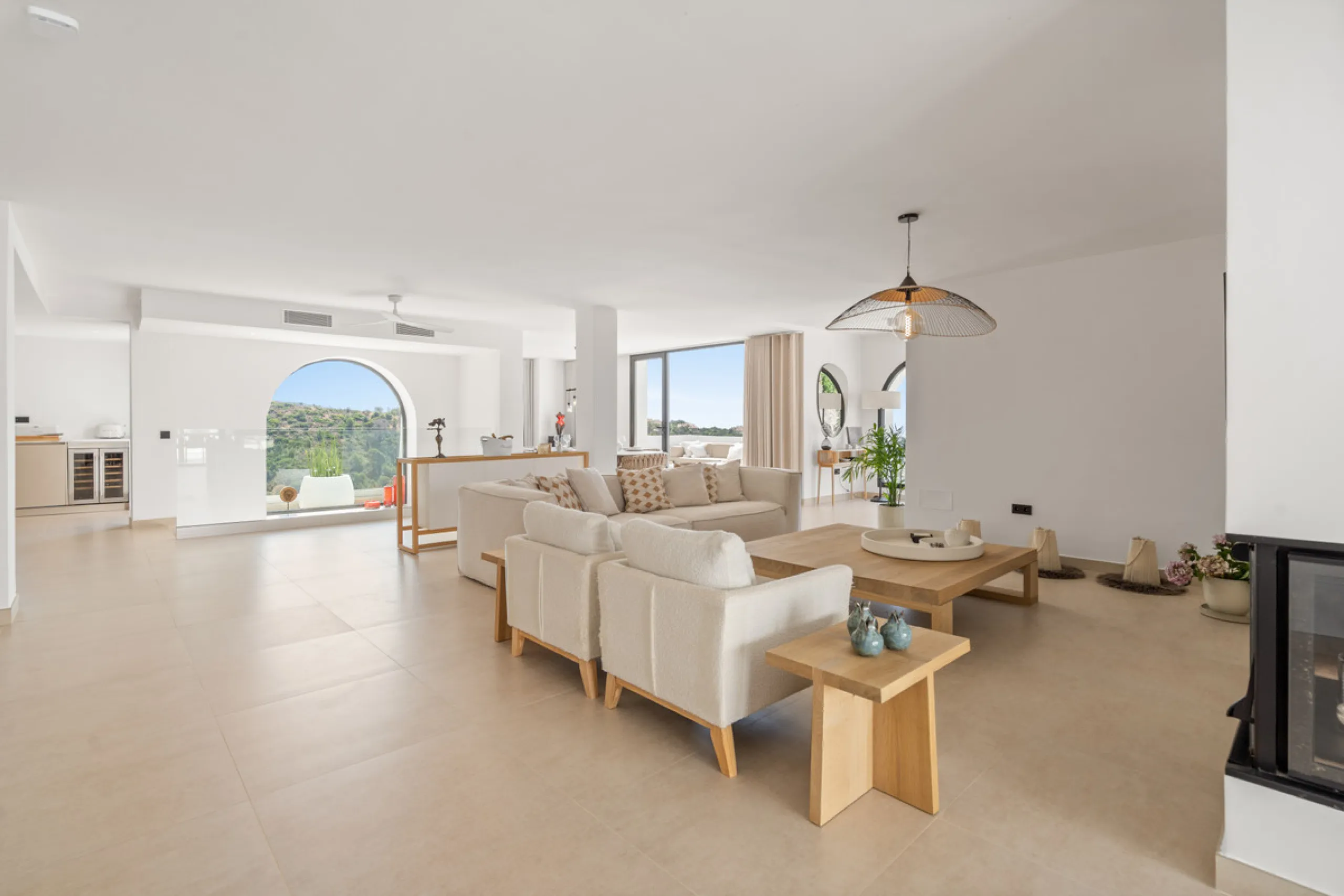 Located in one of Marbella's most sought-after residential areas, this five-bedroom, five-bathroom villa offers panoramic, frontal views of the Mediterranean Sea, La Concha mountain, and Puerto Banús. Positioned on a 1,950 m² plot, the property includes 4