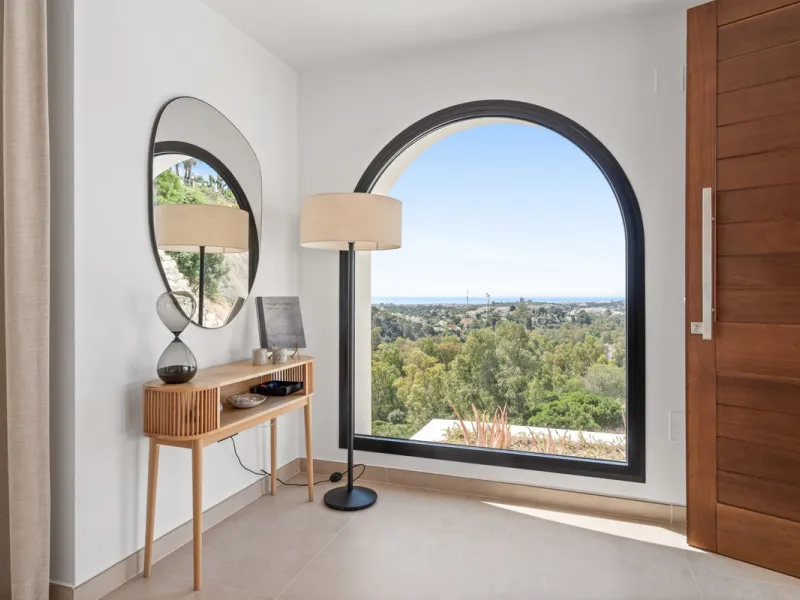 Located in one of Marbella's most sought-after residential areas, this five-bedroom, five-bathroom villa offers panoramic, frontal views of the Mediterranean Sea, La Concha mountain, and Puerto Banús. Positioned on a 1,950 m² plot, the property includes 4