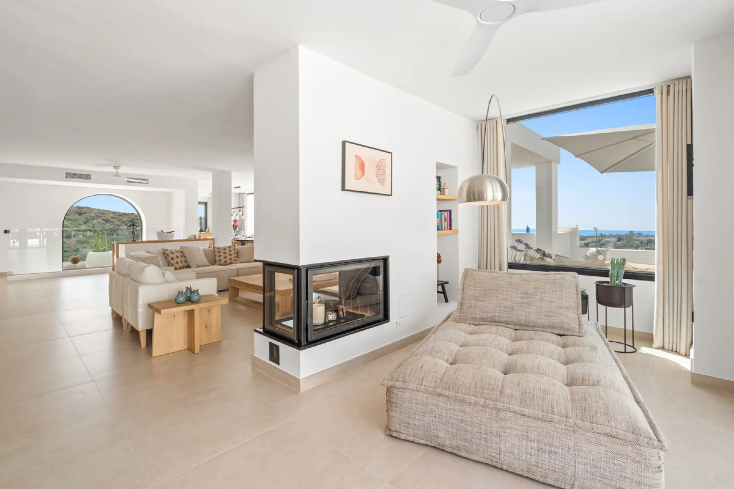 Located in one of Marbella's most sought-after residential areas, this five-bedroom, five-bathroom villa offers panoramic, frontal views of the Mediterranean Sea, La Concha mountain, and Puerto Banús. Positioned on a 1,950 m² plot, the property includes 4