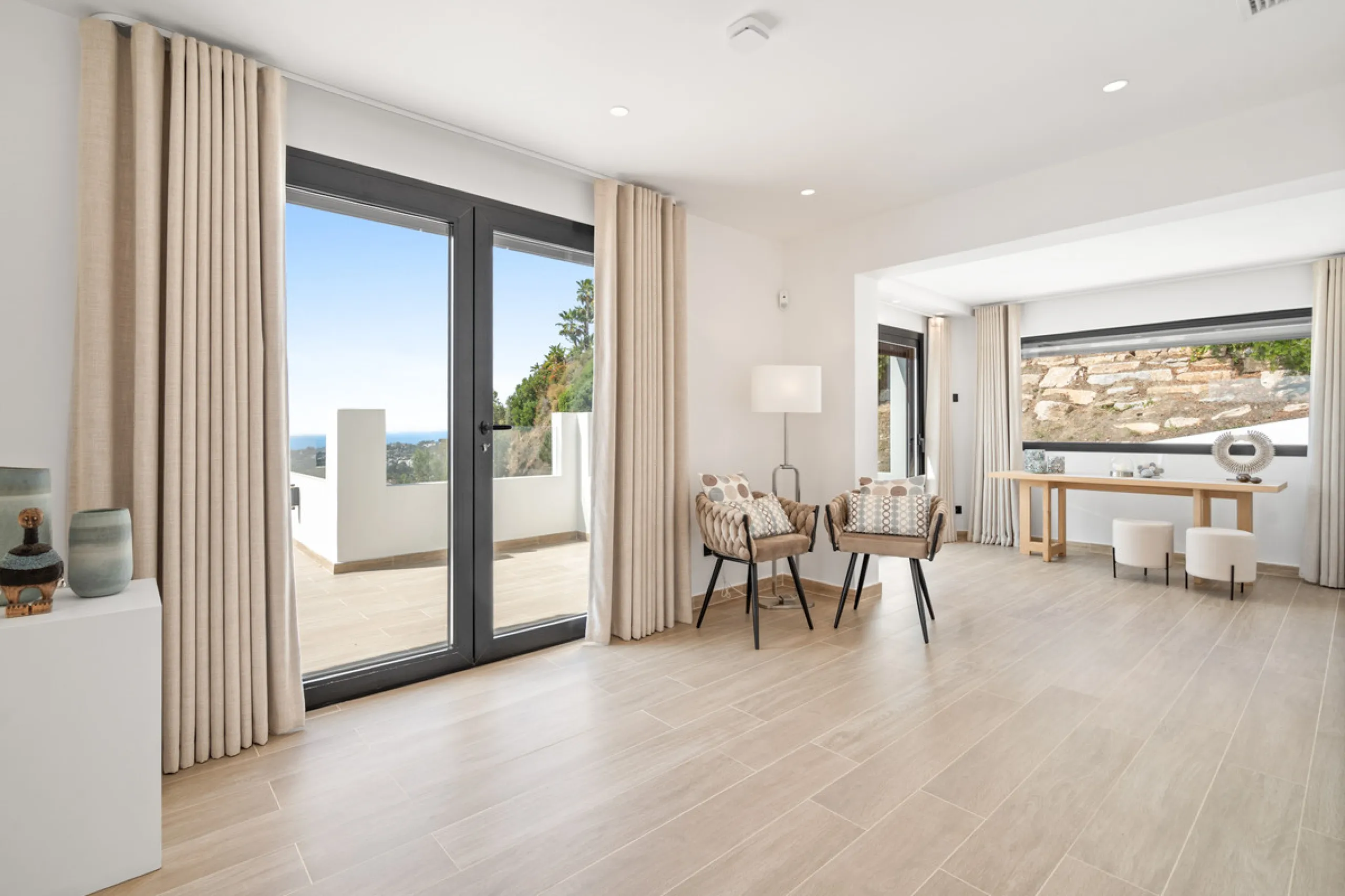 Located in one of Marbella's most sought-after residential areas, this five-bedroom, five-bathroom villa offers panoramic, frontal views of the Mediterranean Sea, La Concha mountain, and Puerto Banús. Positioned on a 1,950 m² plot, the property includes 4