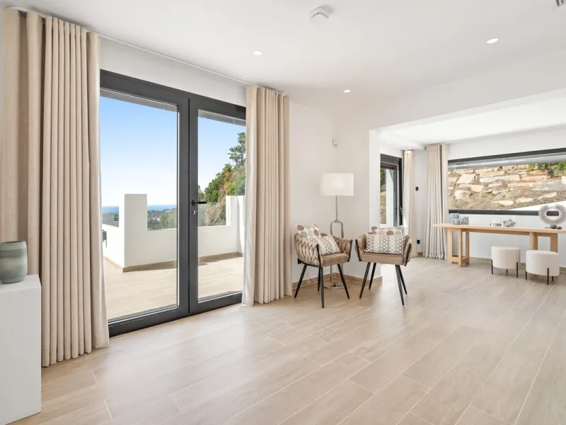Located in one of Marbella's most sought-after residential areas, this five-bedroom, five-bathroom villa offers panoramic, frontal views of the Mediterranean Sea, La Concha mountain, and Puerto Banús. Positioned on a 1,950 m² plot, the property includes 4