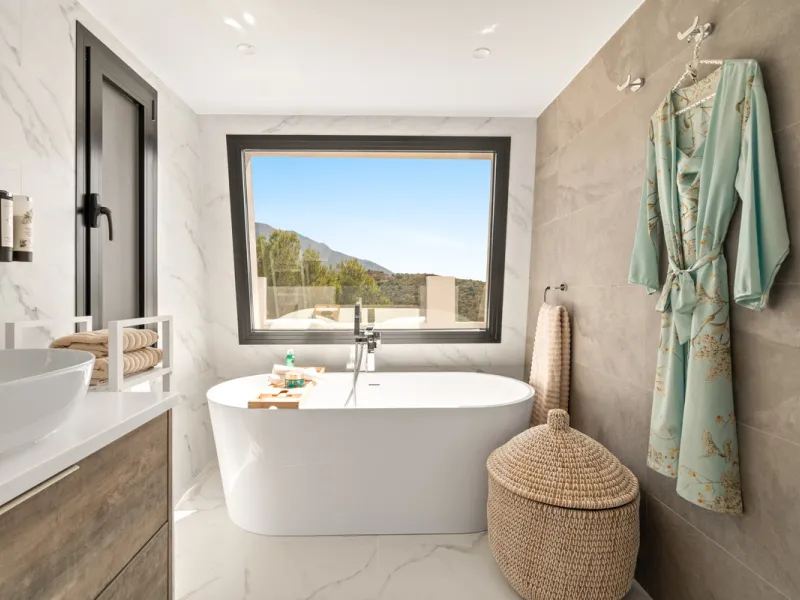 Located in one of Marbella's most sought-after residential areas, this five-bedroom, five-bathroom villa offers panoramic, frontal views of the Mediterranean Sea, La Concha mountain, and Puerto Banús. Positioned on a 1,950 m² plot, the property includes 4