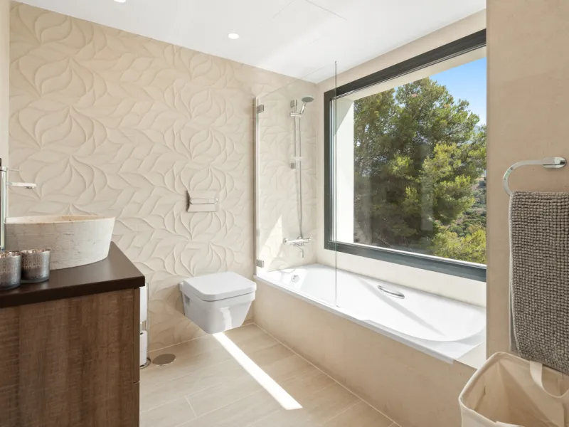 Located in one of Marbella's most sought-after residential areas, this five-bedroom, five-bathroom villa offers panoramic, frontal views of the Mediterranean Sea, La Concha mountain, and Puerto Banús. Positioned on a 1,950 m² plot, the property includes 4