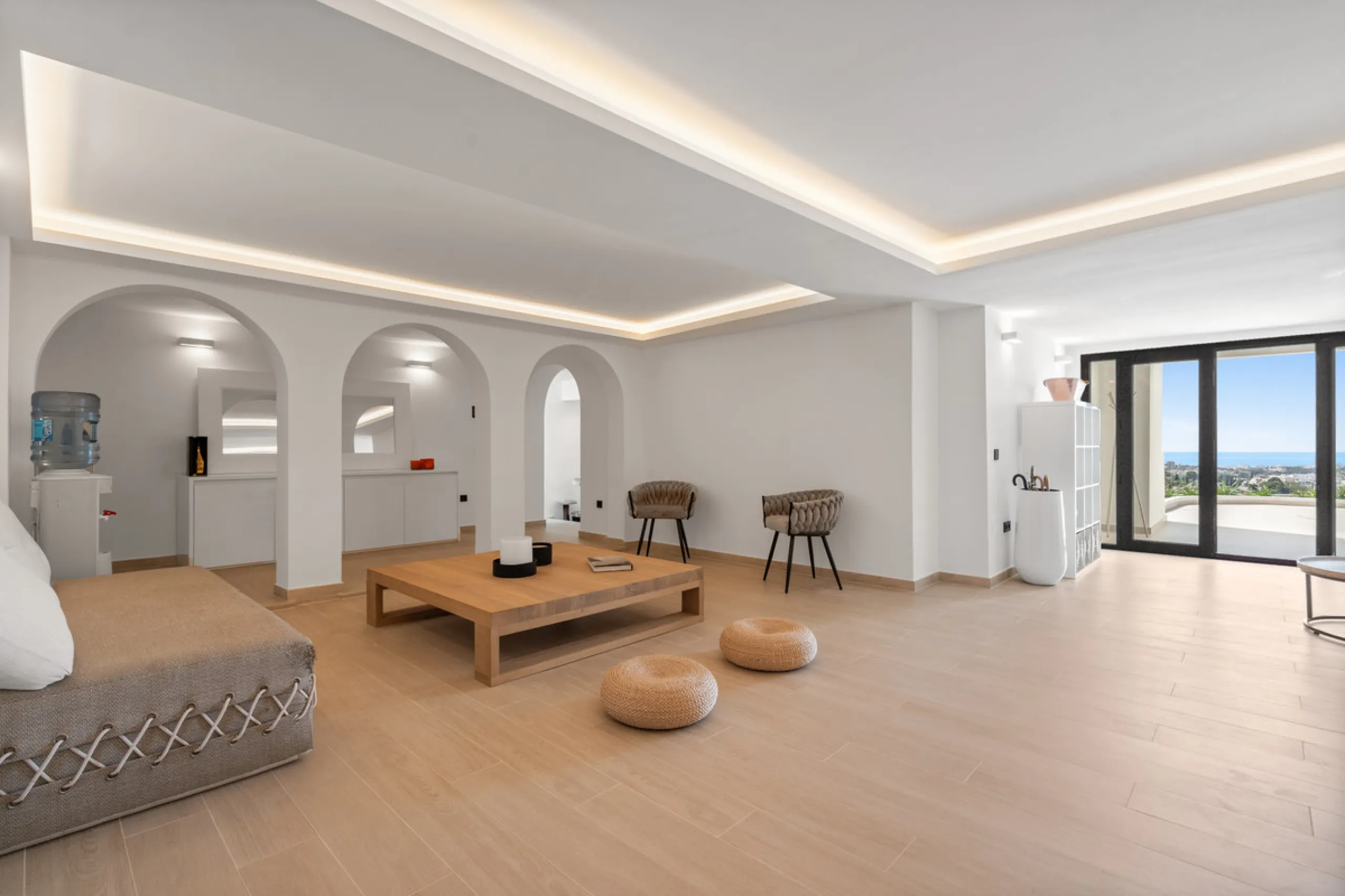 Located in one of Marbella's most sought-after residential areas, this five-bedroom, five-bathroom villa offers panoramic, frontal views of the Mediterranean Sea, La Concha mountain, and Puerto Banús. Positioned on a 1,950 m² plot, the property includes 4