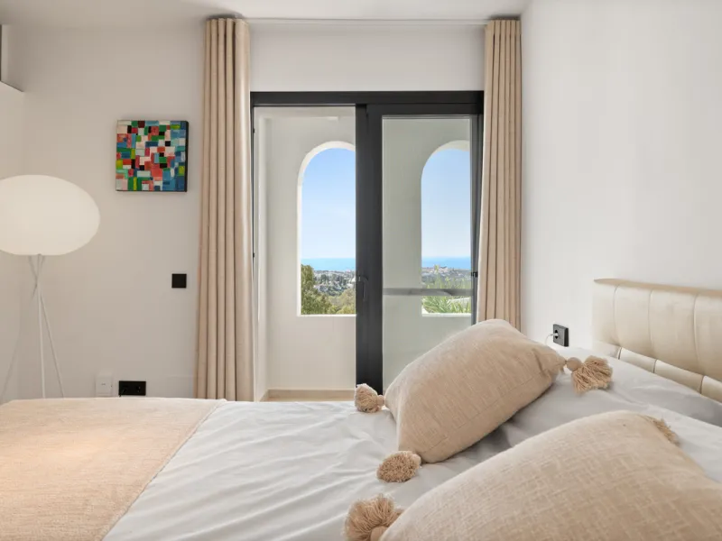 Located in one of Marbella's most sought-after residential areas, this five-bedroom, five-bathroom villa offers panoramic, frontal views of the Mediterranean Sea, La Concha mountain, and Puerto Banús. Positioned on a 1,950 m² plot, the property includes 4