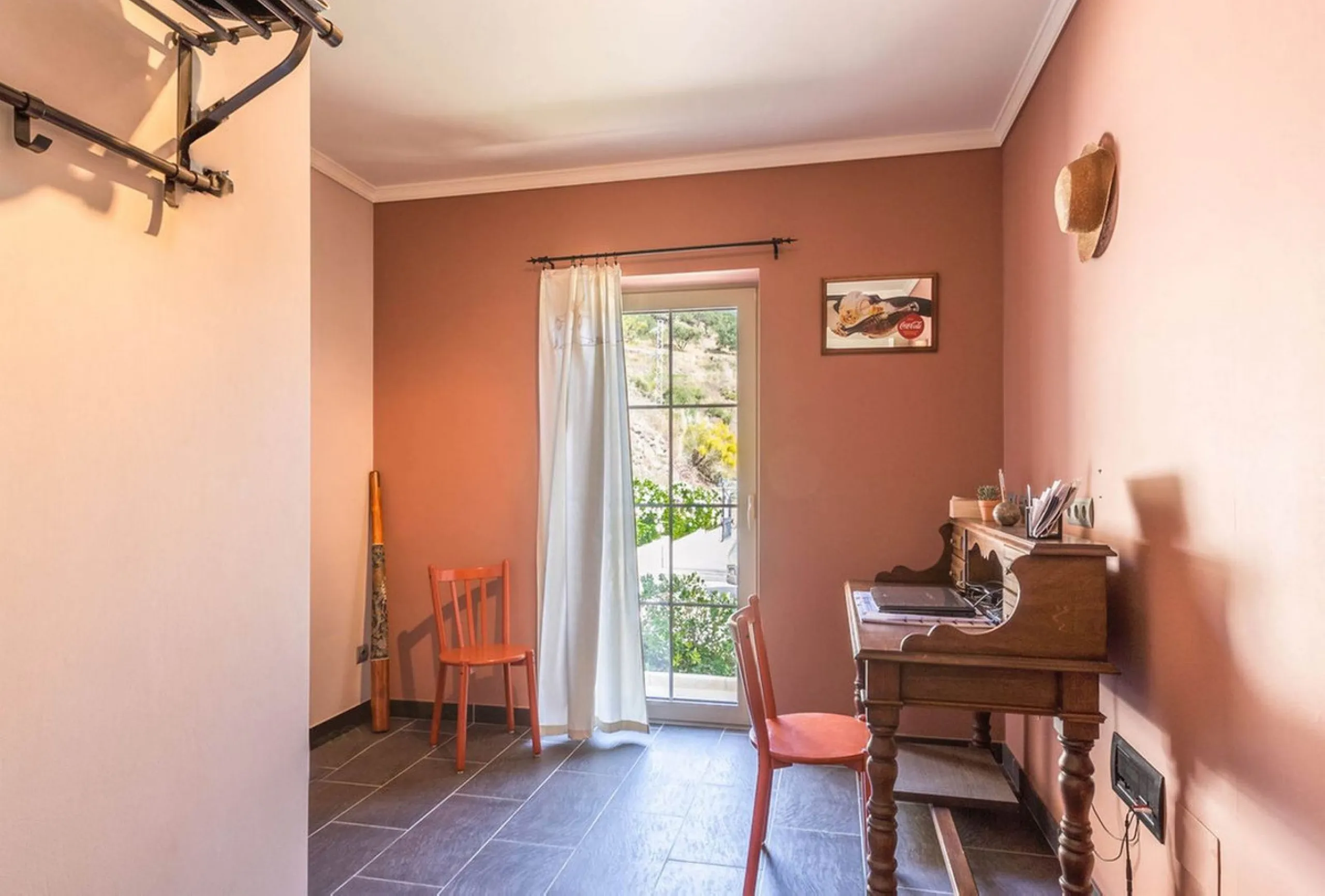 Exclusive Villa for Sale in Arenas, Vélez-Málaga. Escape the hustle and bustle and discover this exceptional villa, located in the quiet countryside (campo) of the white village of Arenas in the beautiful and still authentic region of eastern Malaga. This