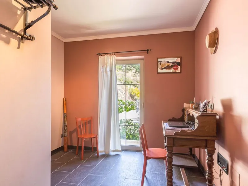 Exclusive Villa for Sale in Arenas, Vélez-Málaga. Escape the hustle and bustle and discover this exceptional villa, located in the quiet countryside (campo) of the white village of Arenas in the beautiful and still authentic region of eastern Malaga. This
