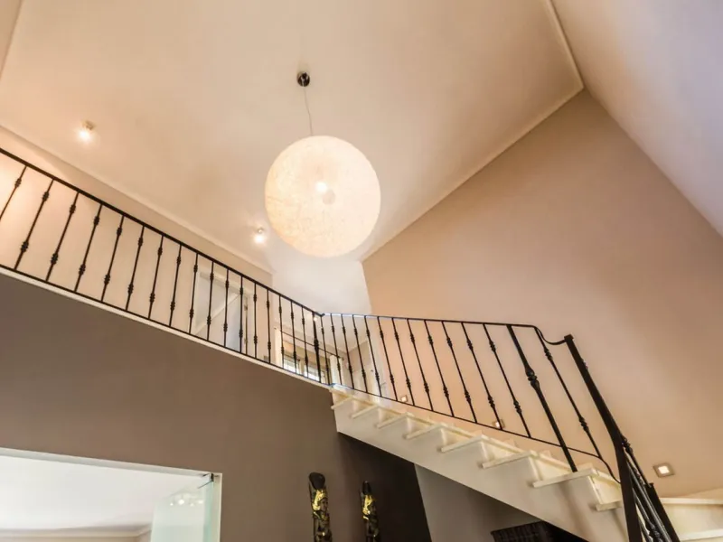 Exclusive Villa for Sale in Arenas, Vélez-Málaga. Escape the hustle and bustle and discover this exceptional villa, located in the quiet countryside (campo) of the white village of Arenas in the beautiful and still authentic region of eastern Malaga. This