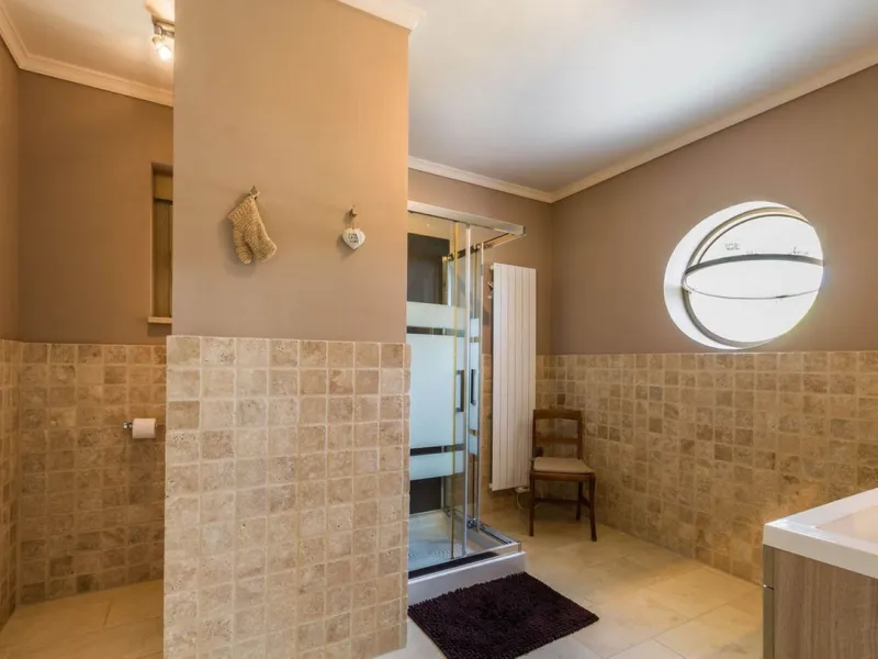 Exclusive Villa for Sale in Arenas, Vélez-Málaga. Escape the hustle and bustle and discover this exceptional villa, located in the quiet countryside (campo) of the white village of Arenas in the beautiful and still authentic region of eastern Malaga. This