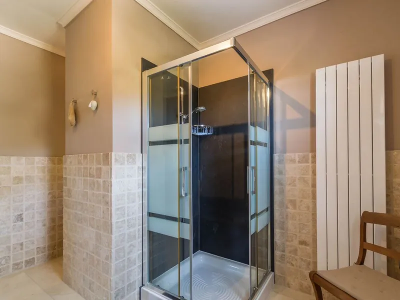 Exclusive Villa for Sale in Arenas, Vélez-Málaga. Escape the hustle and bustle and discover this exceptional villa, located in the quiet countryside (campo) of the white village of Arenas in the beautiful and still authentic region of eastern Malaga. This