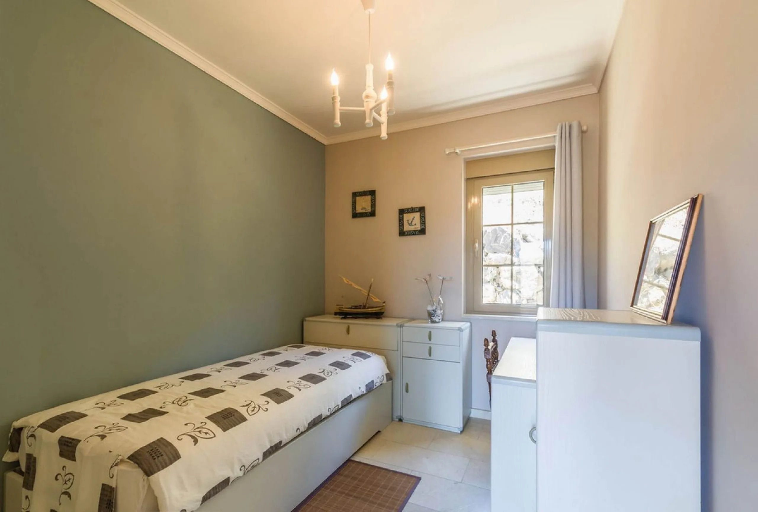 Exclusive Villa for Sale in Arenas, Vélez-Málaga. Escape the hustle and bustle and discover this exceptional villa, located in the quiet countryside (campo) of the white village of Arenas in the beautiful and still authentic region of eastern Malaga. This
