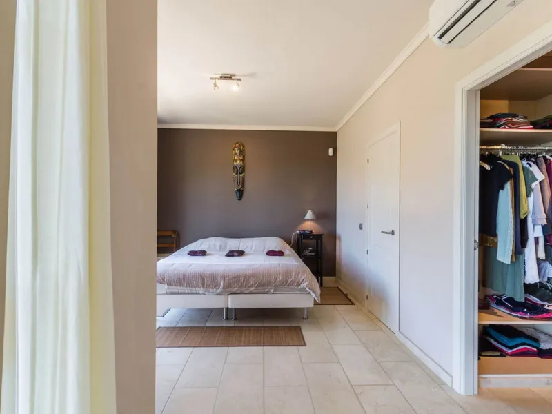 Exclusive Villa for Sale in Arenas, Vélez-Málaga. Escape the hustle and bustle and discover this exceptional villa, located in the quiet countryside (campo) of the white village of Arenas in the beautiful and still authentic region of eastern Malaga. This