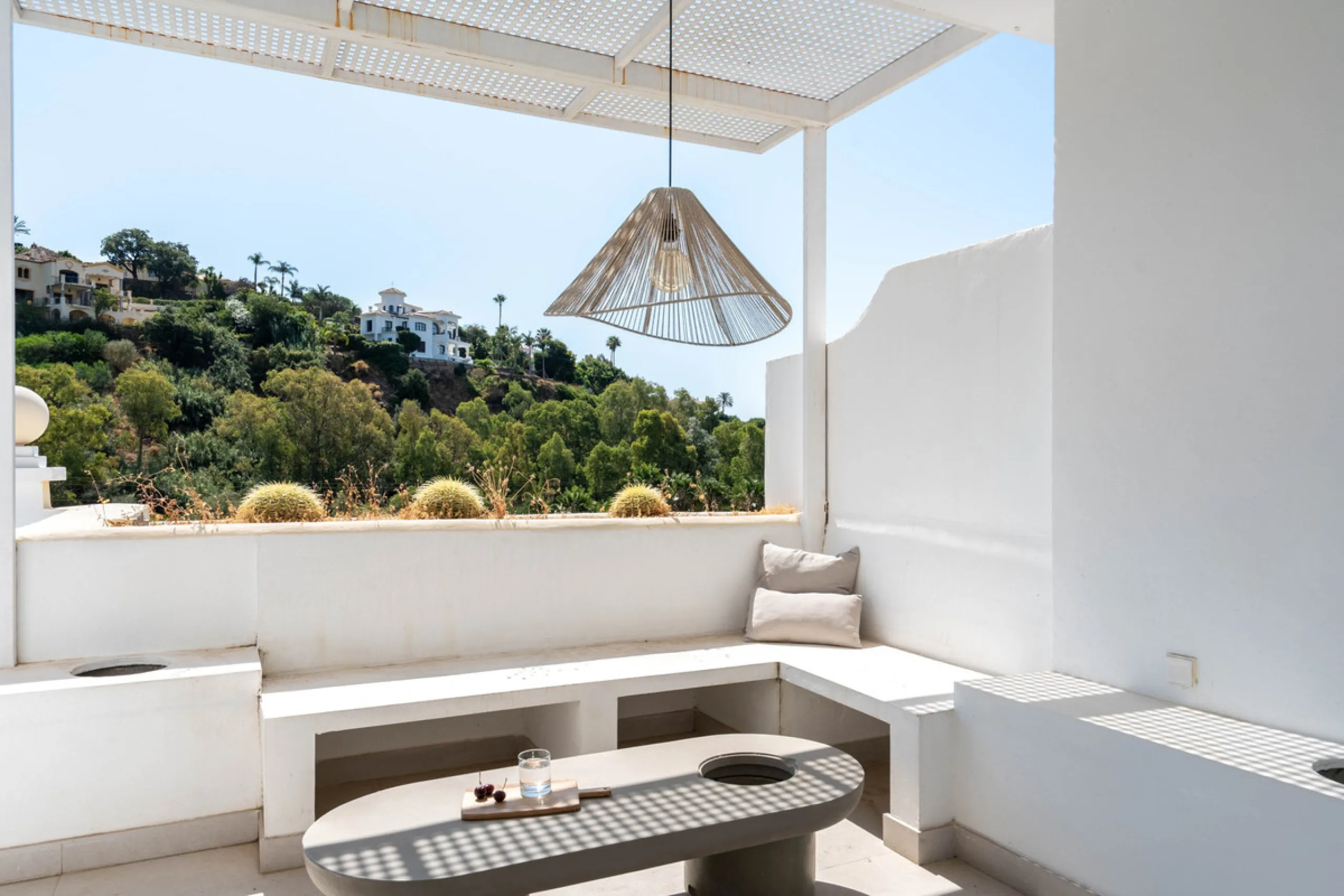 Apartment - Middle Floor Apartment в продаже в Benahavís, Málaga. В доме 2 спален и 3 ванных комнат. Площадь дома 111 м²