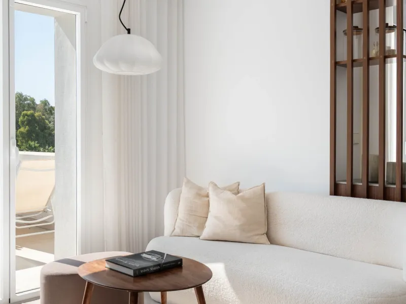 Apartment - Middle Floor Apartment в продаже в Benahavís, Málaga. В доме 2 спален и 3 ванных комнат. Площадь дома 111 м²