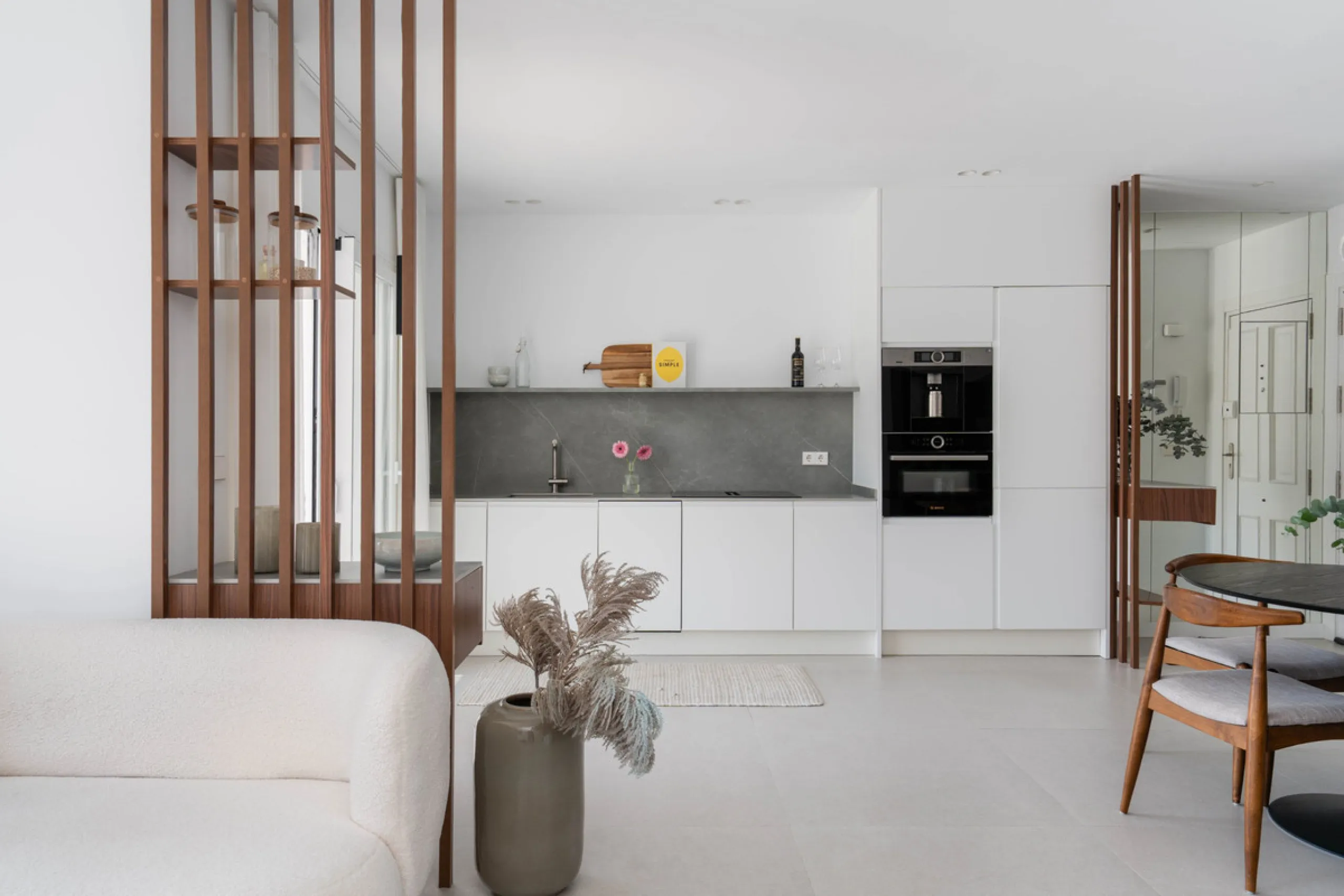 Apartment - Middle Floor Apartment в продаже в Benahavís, Málaga. В доме 2 спален и 3 ванных комнат. Площадь дома 111 м²
