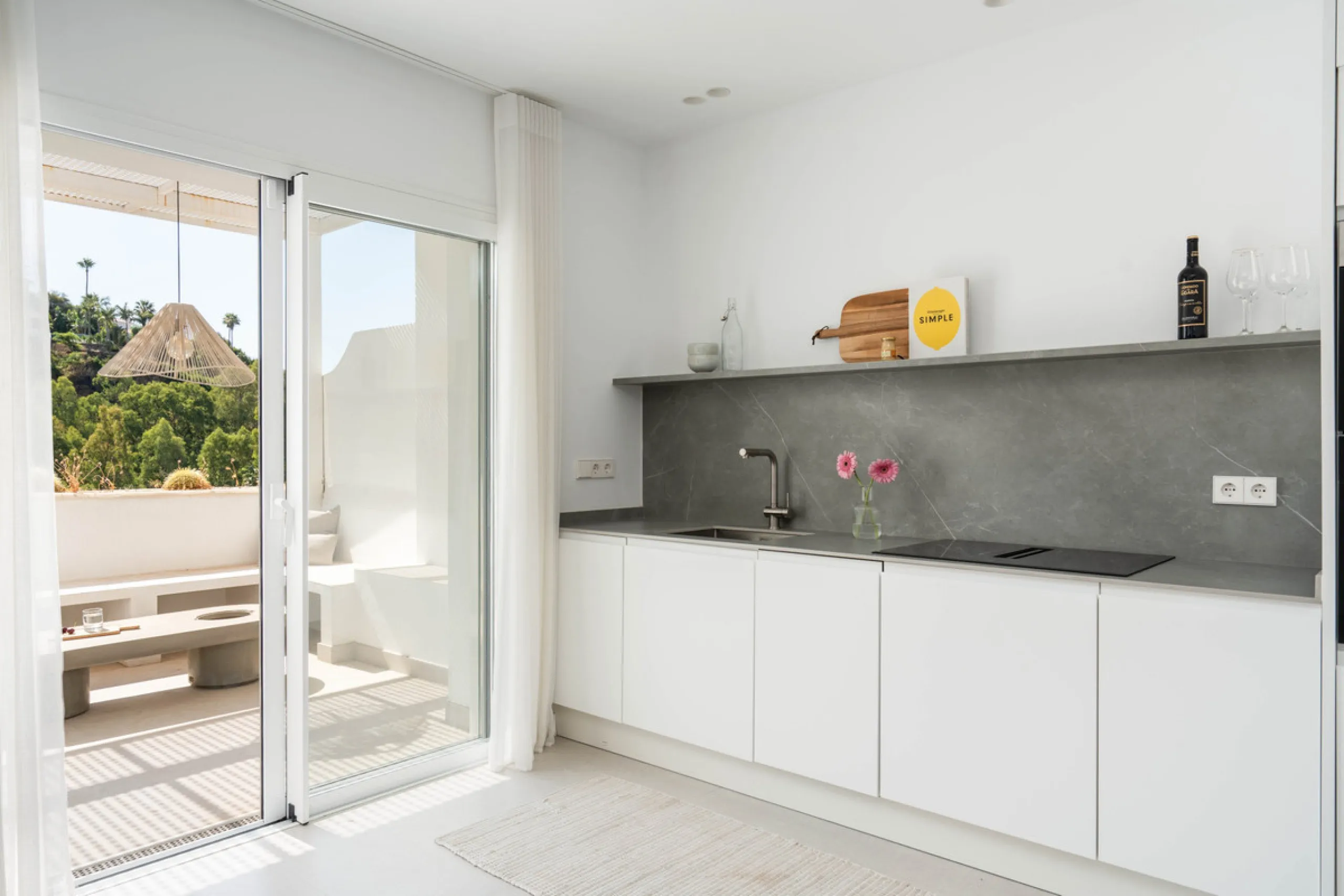 Apartment - Middle Floor Apartment в продаже в Benahavís, Málaga. В доме 2 спален и 3 ванных комнат. Площадь дома 111 м²