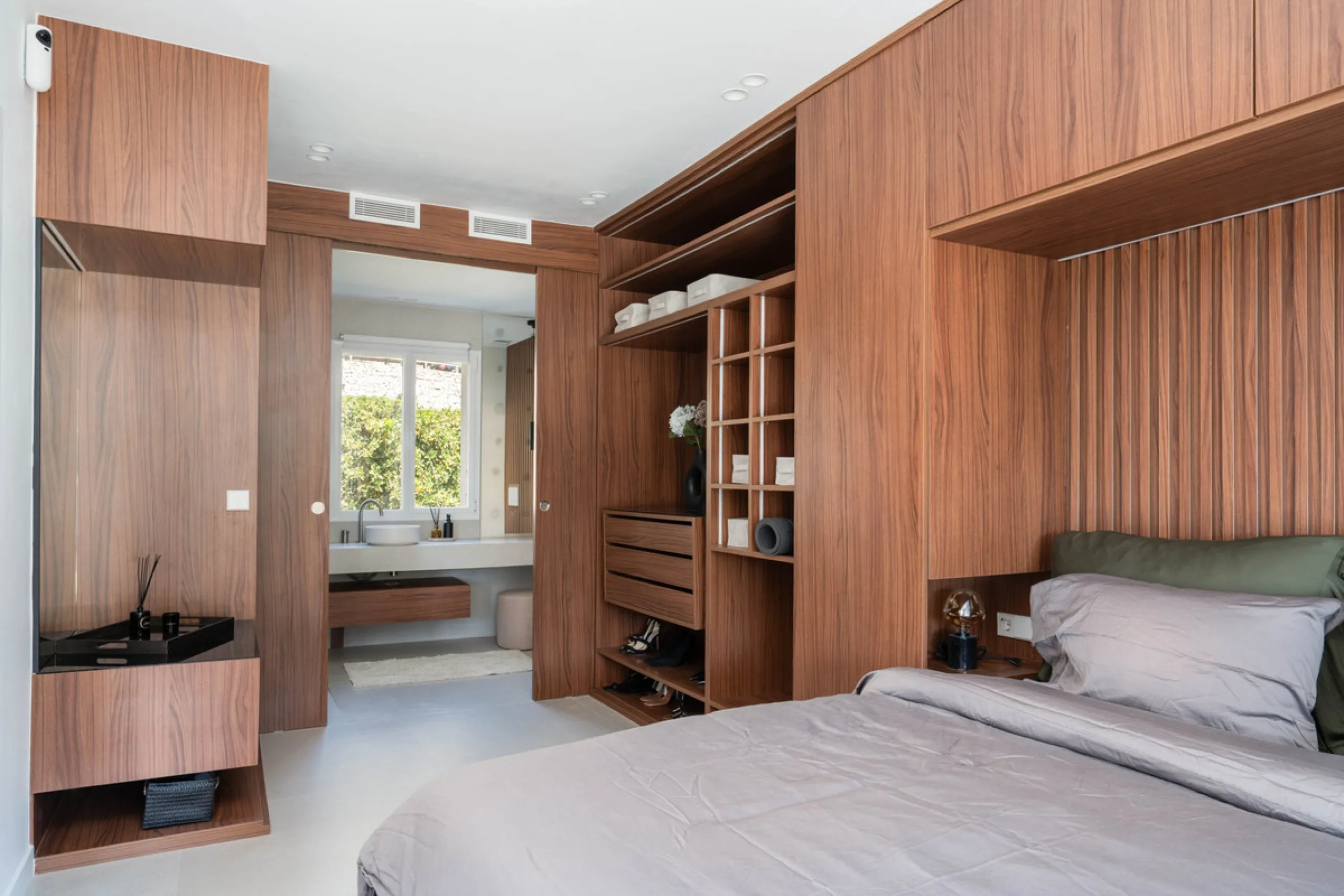 Apartment - Middle Floor Apartment в продаже в Benahavís, Málaga. В доме 2 спален и 3 ванных комнат. Площадь дома 111 м²
