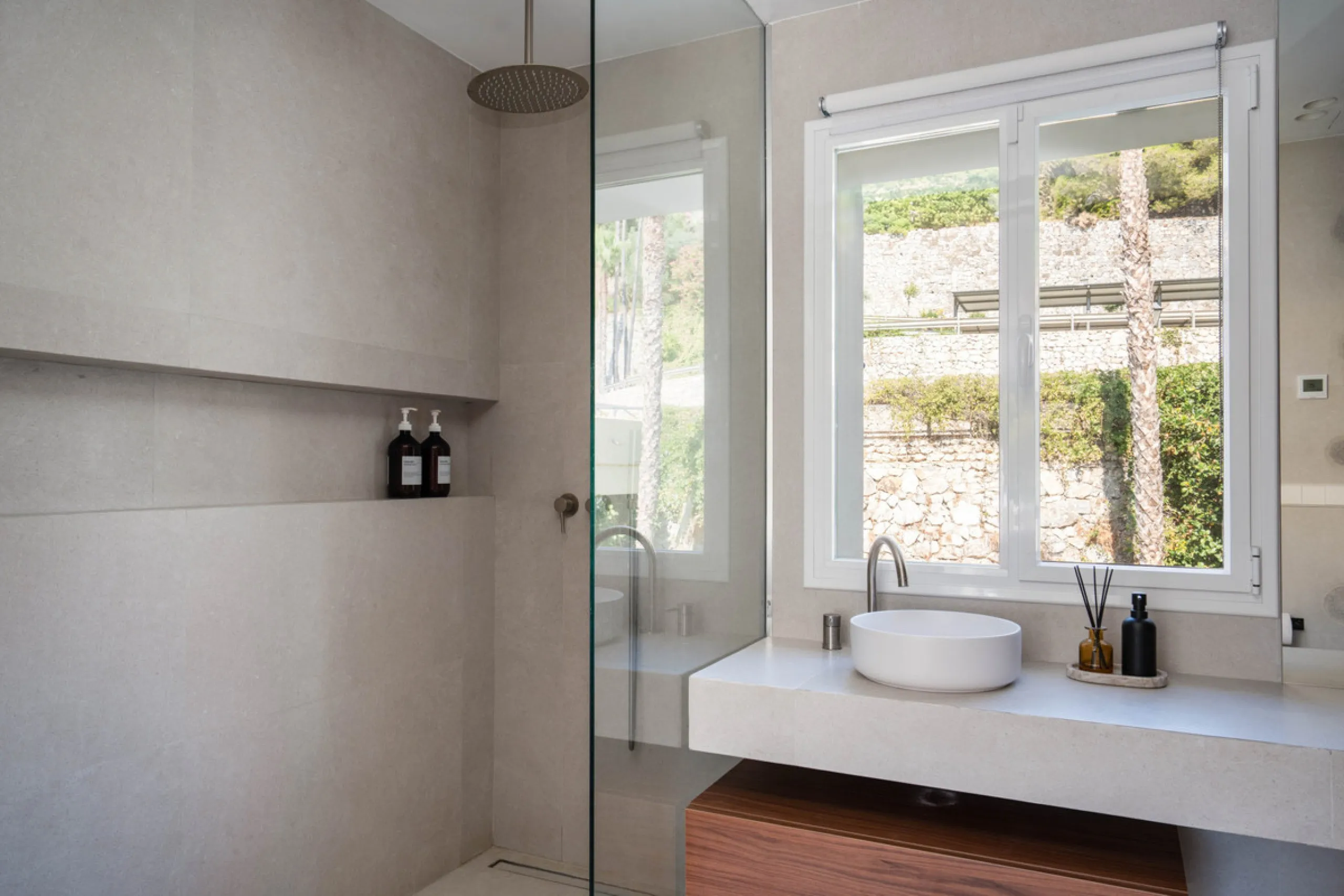 Apartment - Middle Floor Apartment в продаже в Benahavís, Málaga. В доме 2 спален и 3 ванных комнат. Площадь дома 111 м²