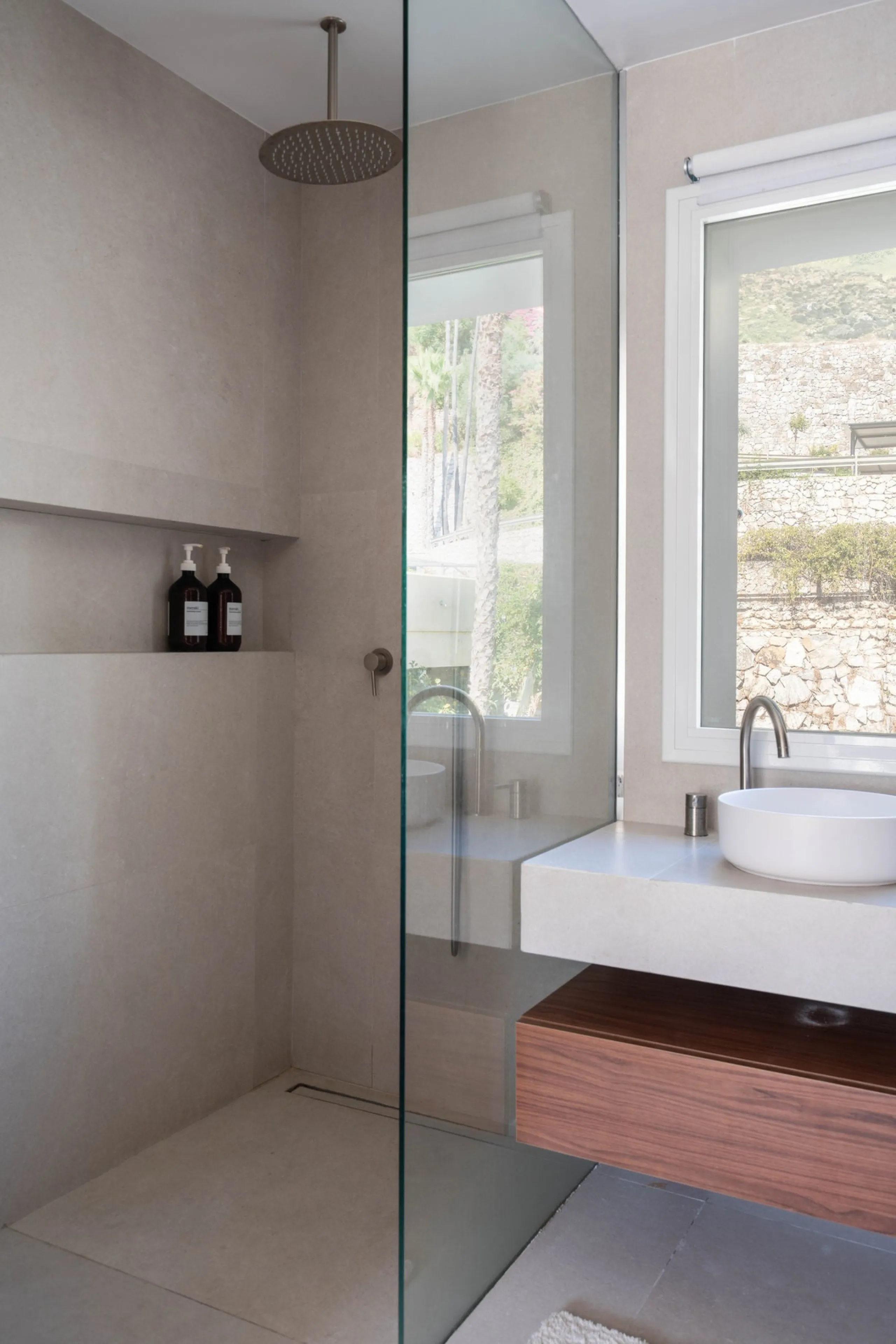 Apartment - Middle Floor Apartment в продаже в Benahavís, Málaga. В доме 2 спален и 3 ванных комнат. Площадь дома 111 м²