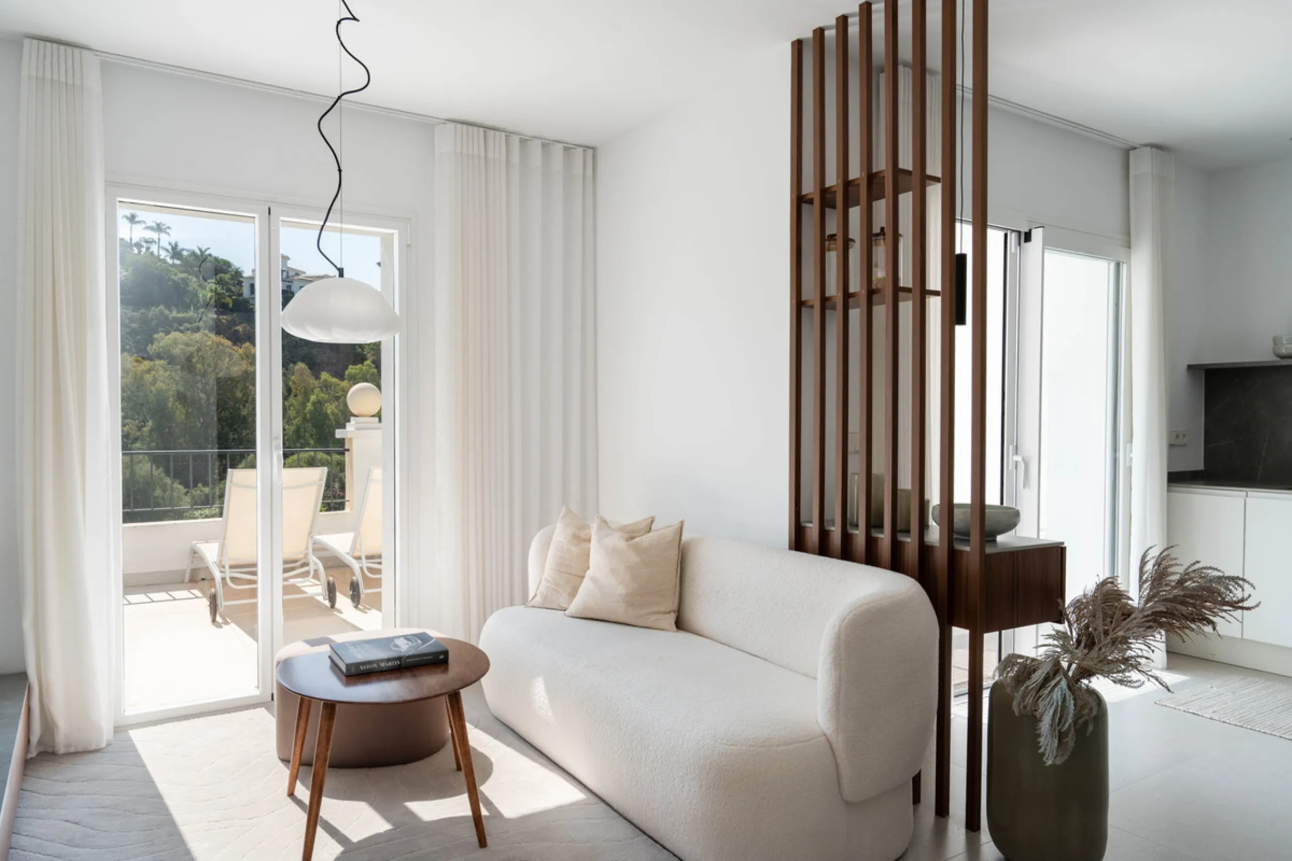 Apartment - Middle Floor Apartment в продаже в Benahavís, Málaga. В доме 2 спален и 3 ванных комнат. Площадь дома 111 м²