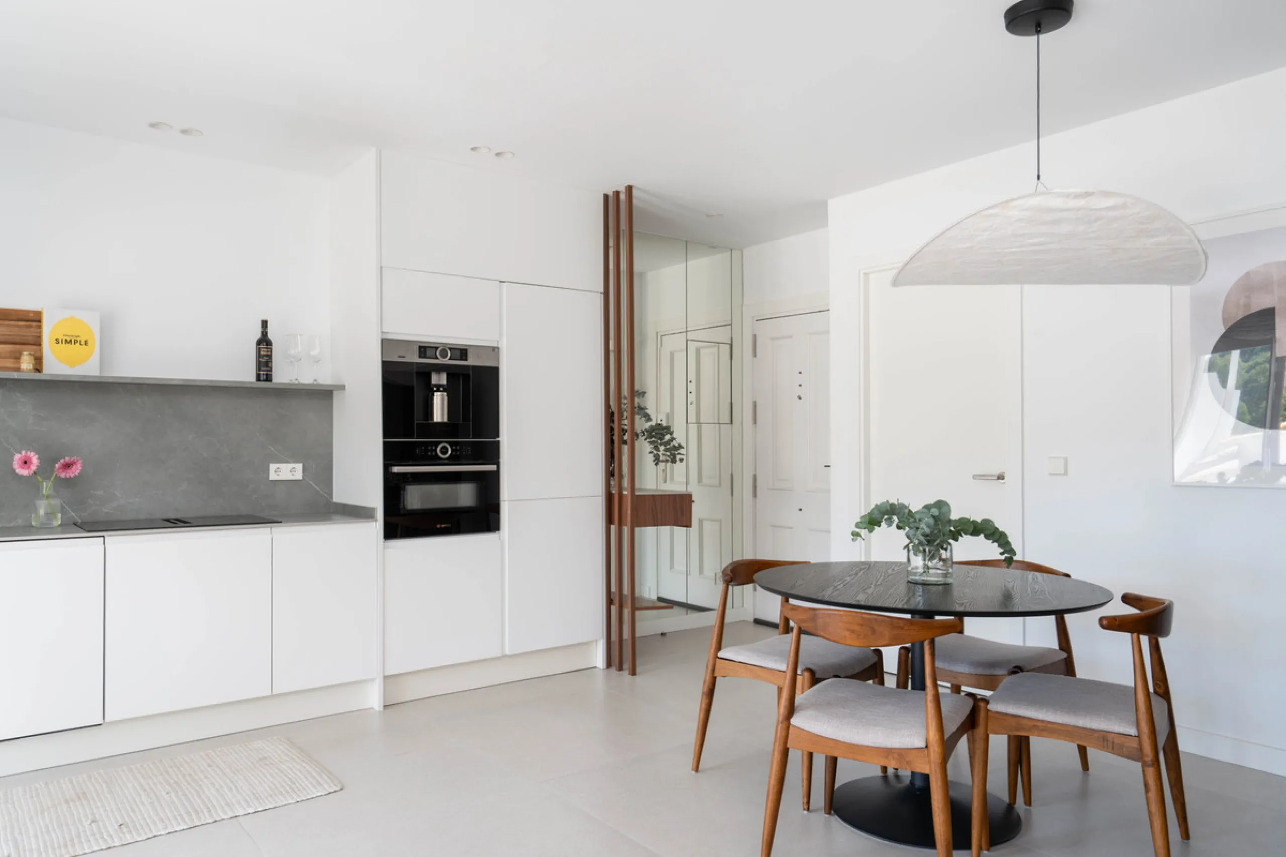 Apartment - Middle Floor Apartment в продаже в Benahavís, Málaga. В доме 2 спален и 3 ванных комнат. Площадь дома 111 м²